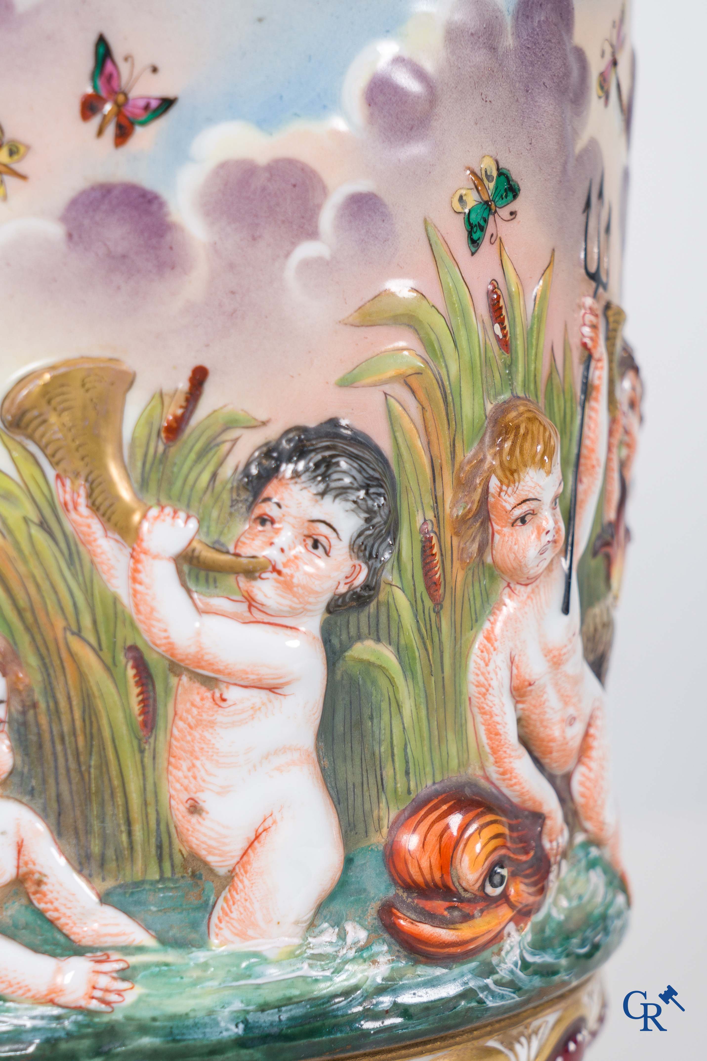 A richly crafted Renaissance-style jug or Aiguière in Naples porcelain. Late 19th century.