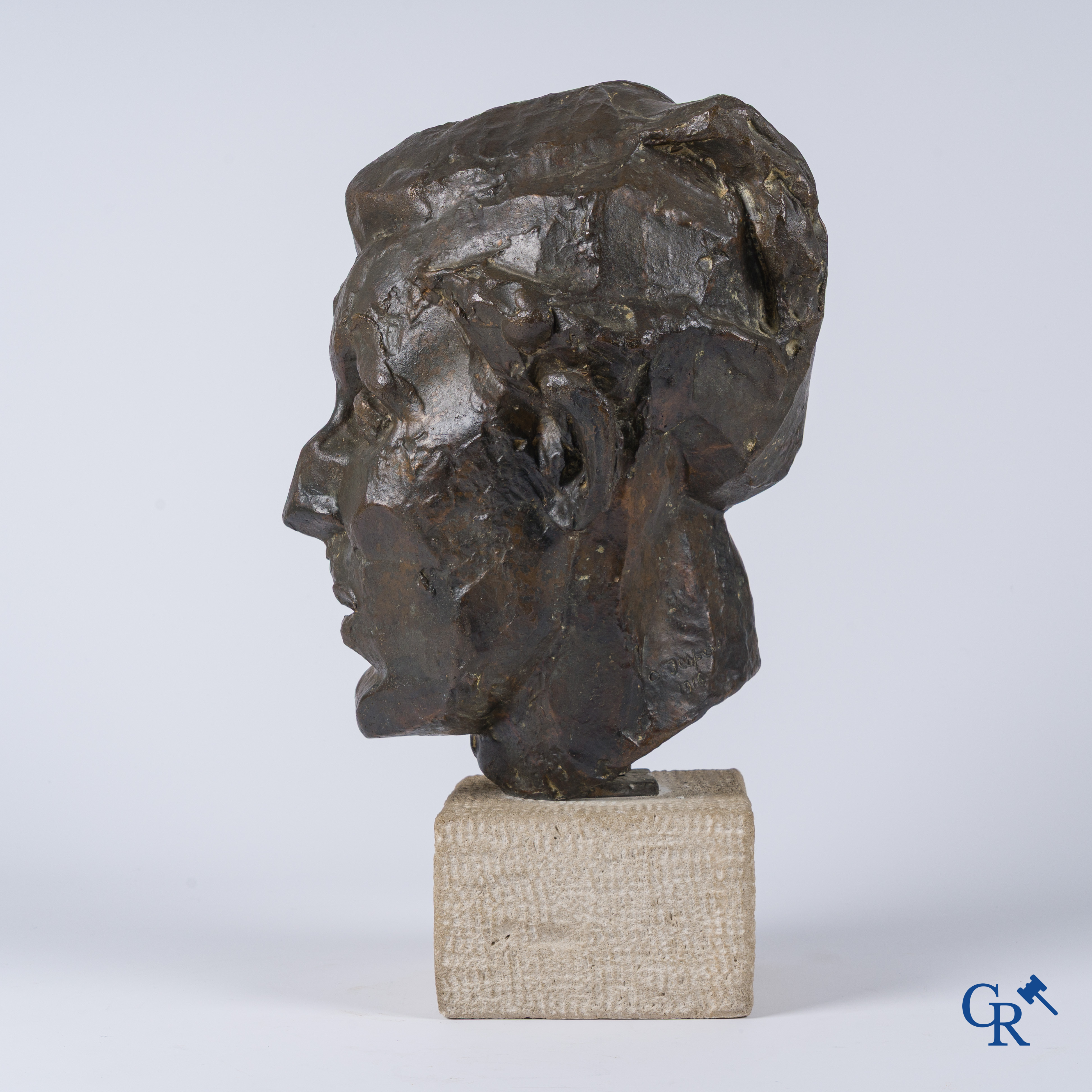 Oscar Jespers (1887-1970)(*) Portret van de schilder Walter Stevens. Brons op kalksteen. 1916.