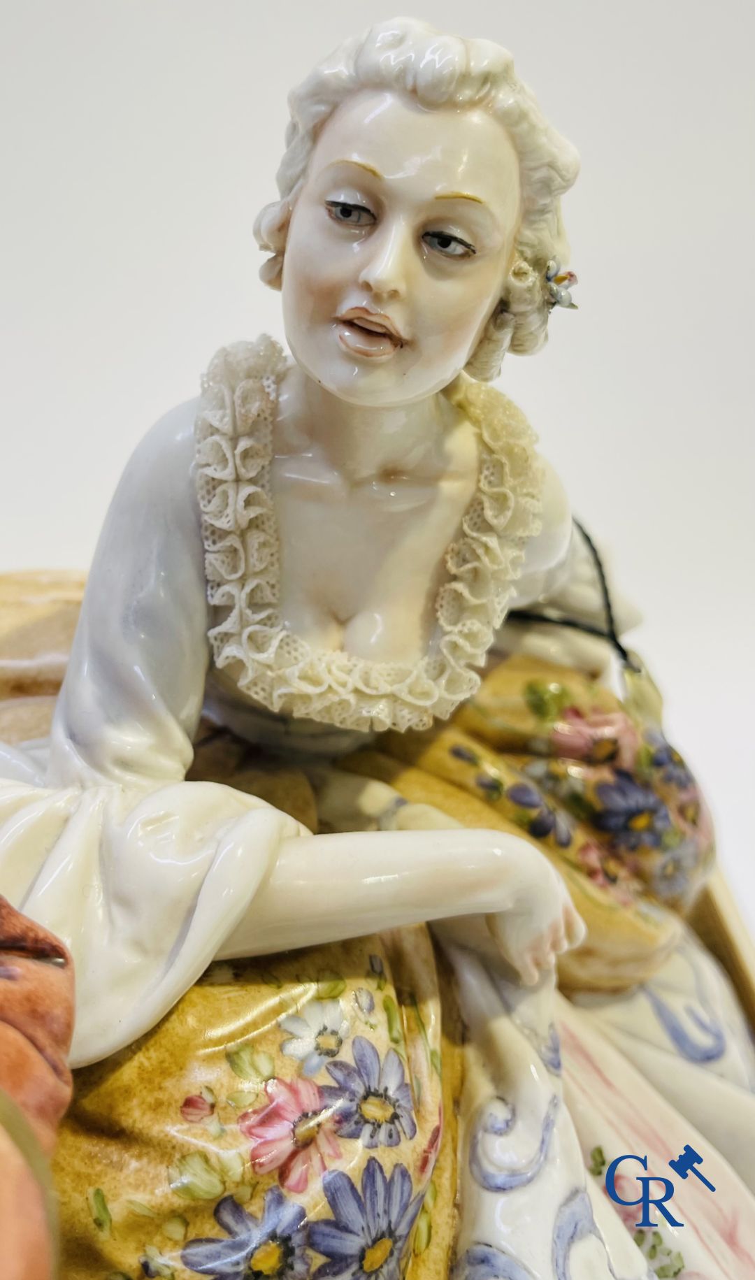 Porcelaine: Capodimonte: Exceptionnel groupe en porcelaine italienne avec dentelle.