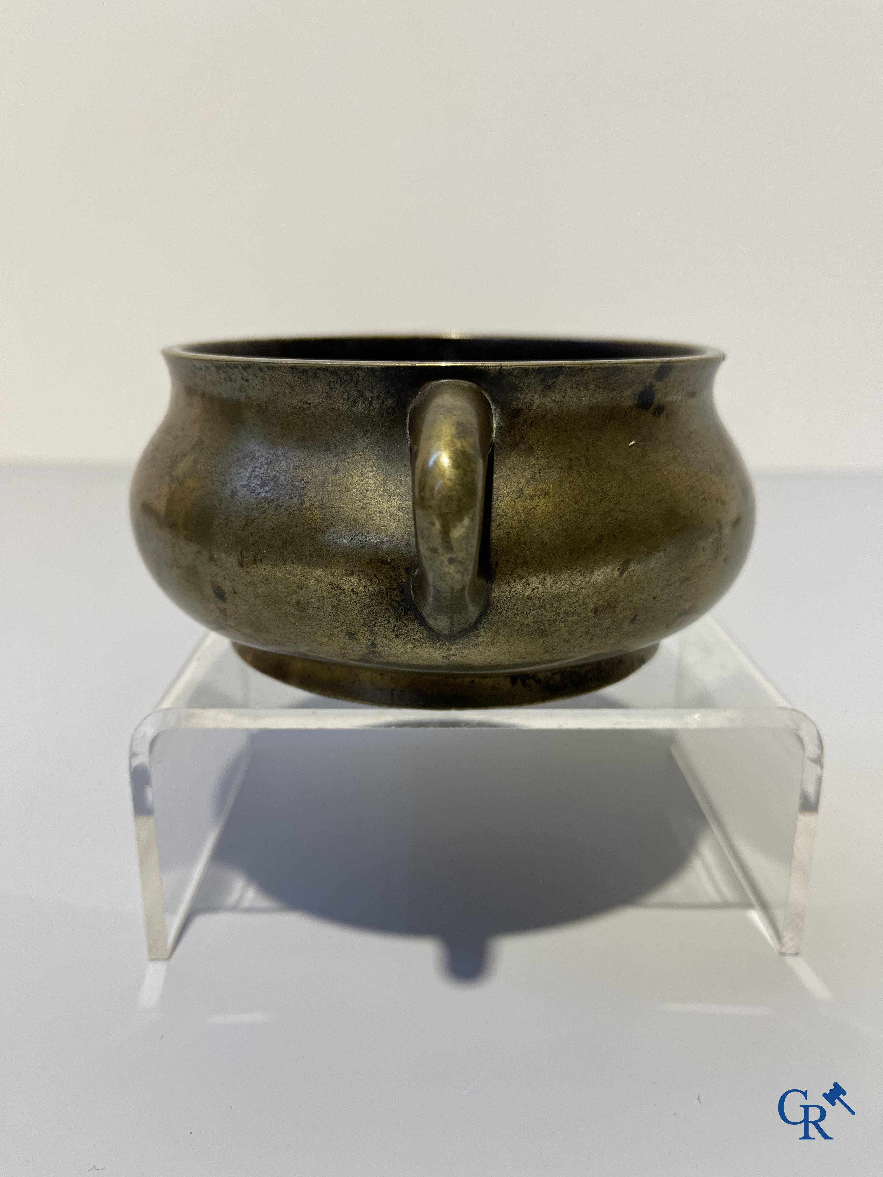 Asian Art, a Chinese bronze incense burner. Chóngzhēn Dīngchǒu nián zhì 崇禎丁丑年製 mark, dated 1637.