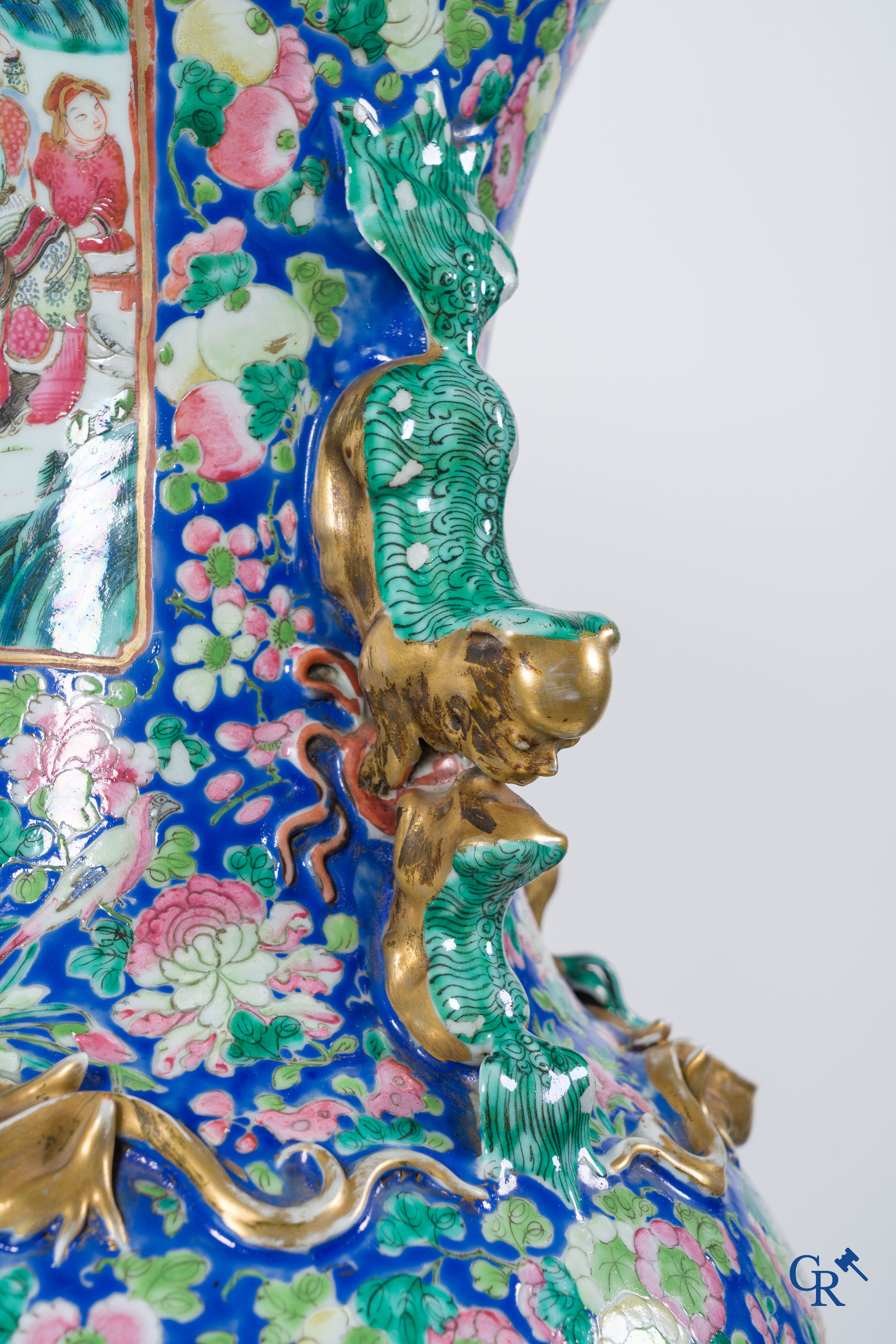 Asian Art: Chinese porcelain. A pair of imposing Chinese vases with famille rose decor. China 19th century.