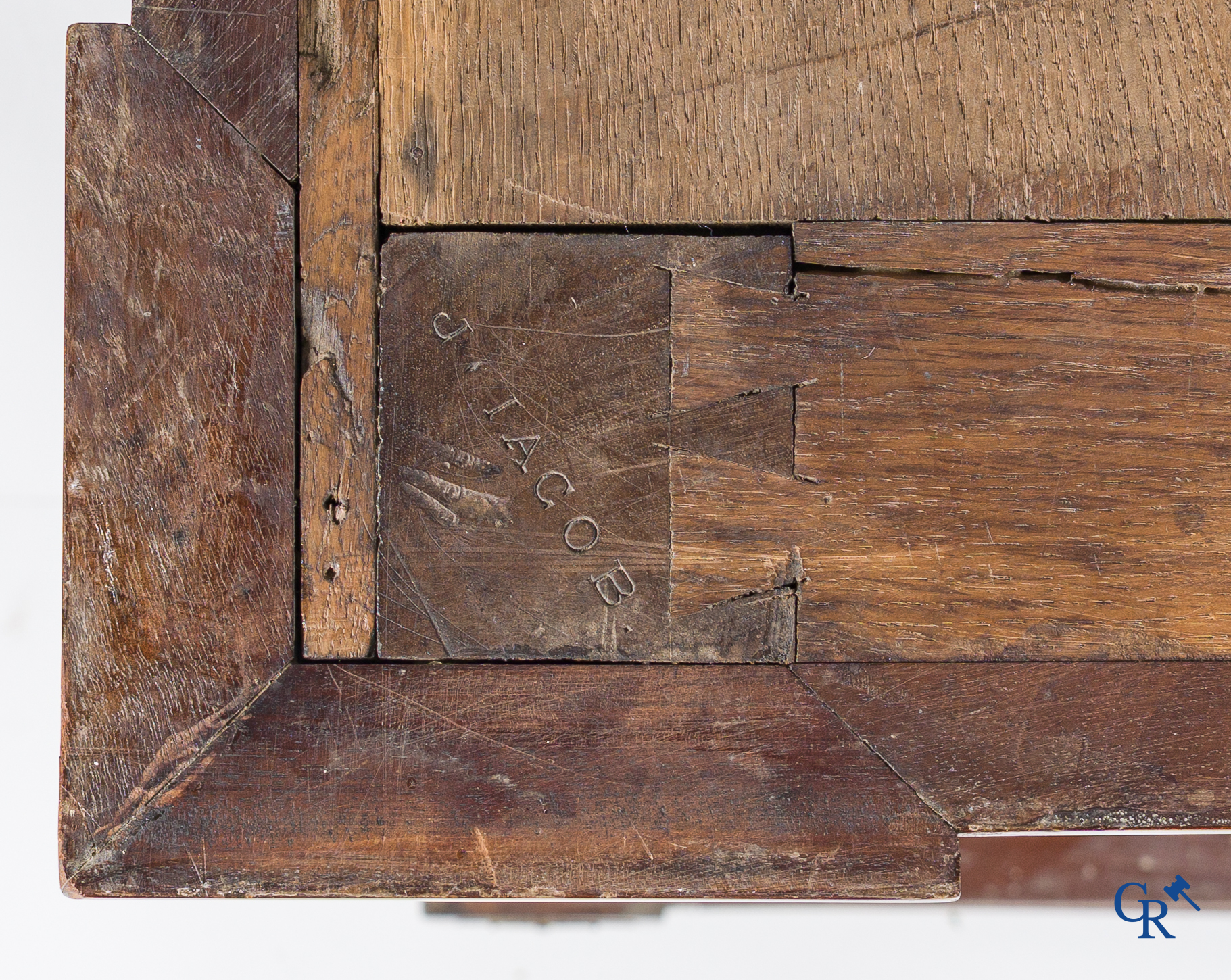 Empire tijdperk, een console in mahonie met vergulde Egyptische bustes. Gemerkt Jacob. Circa 1810.