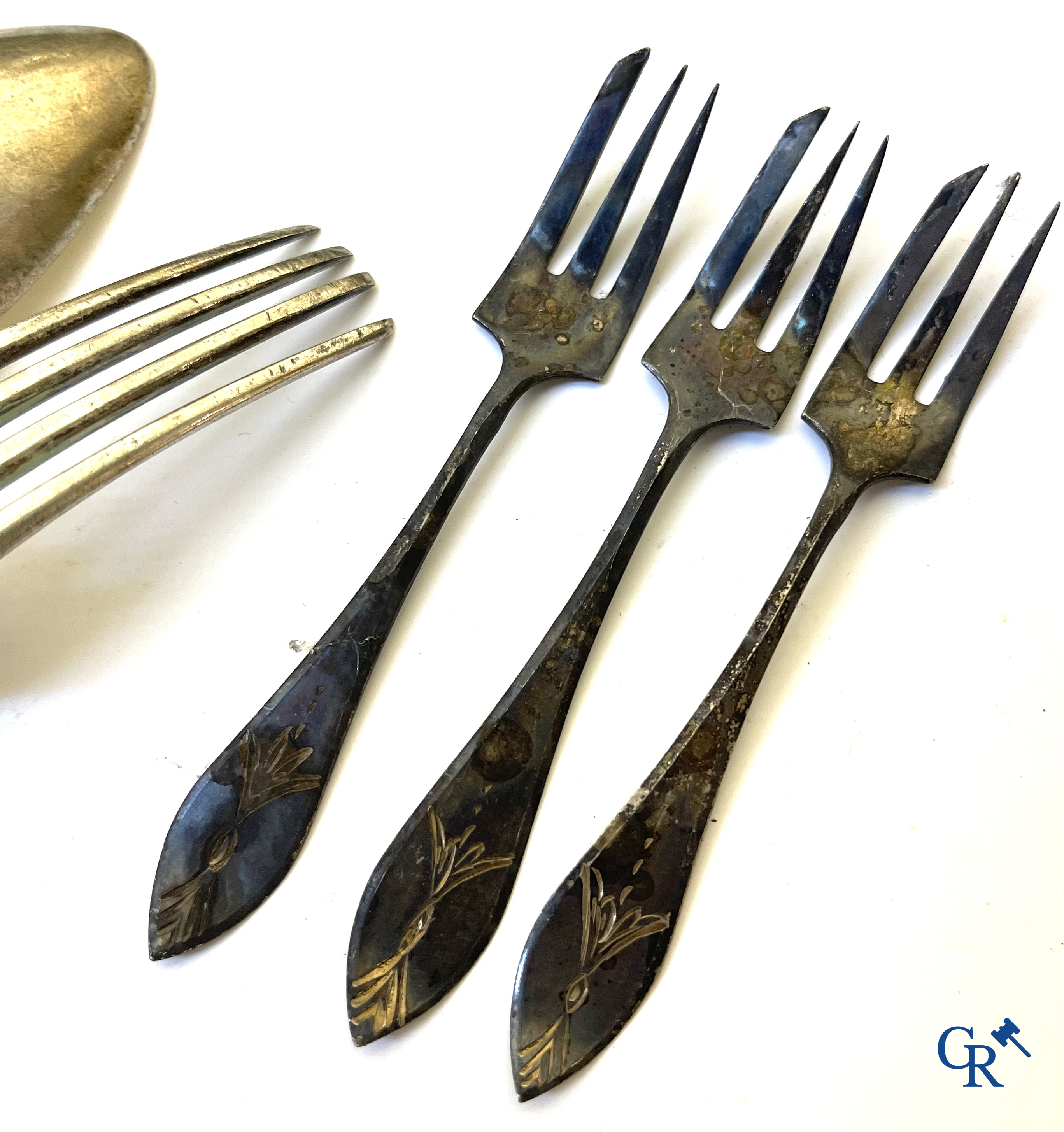 Lot d'objets en argent et métal argenté, Christofle, Wiskemann, une jardinerie avec coupe en cristal, etc.