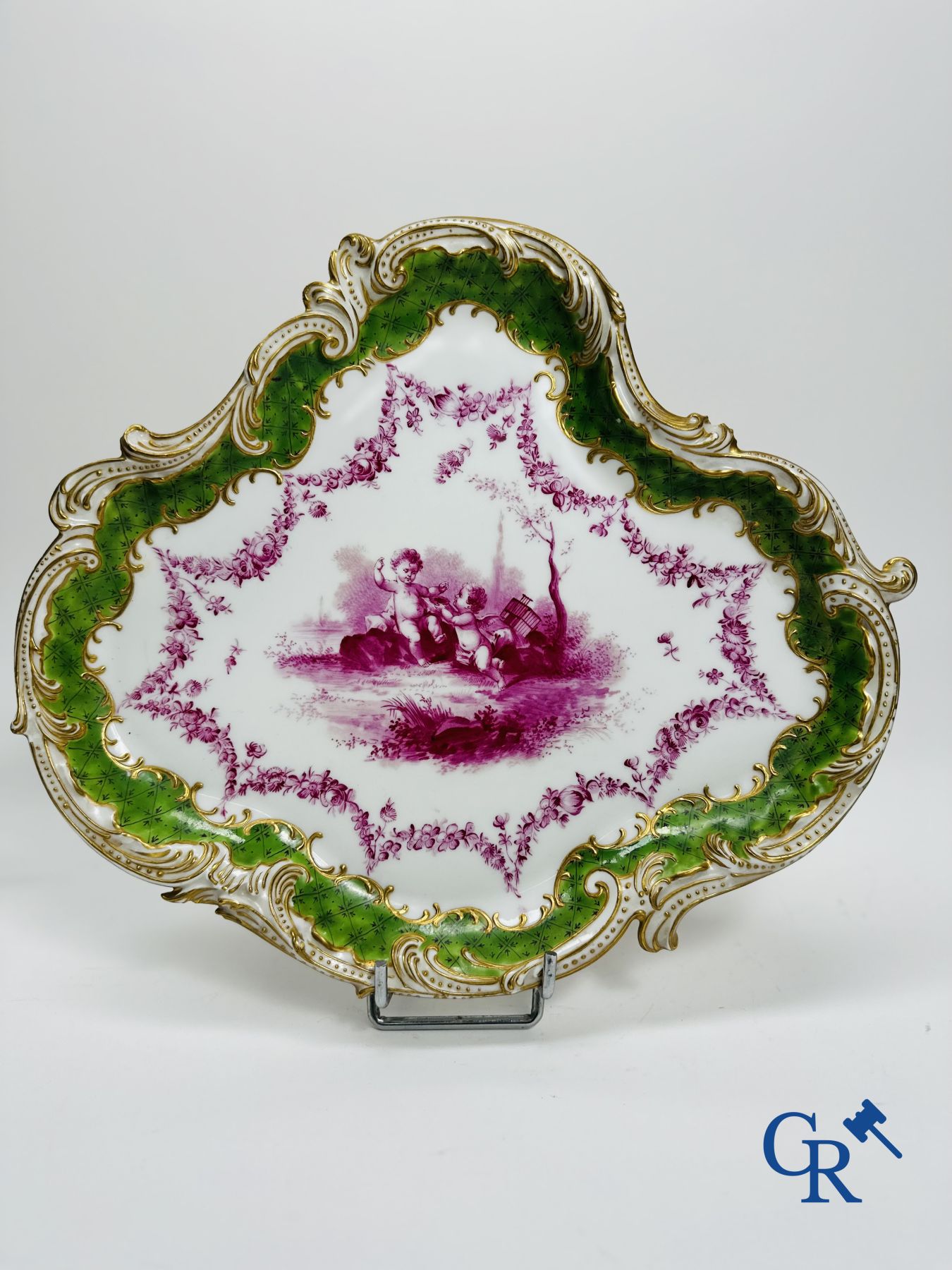 5-piece tableware so-called "egoist"  in multi-coloured decorated and raised decorated and gilded porcelain. 19th century.