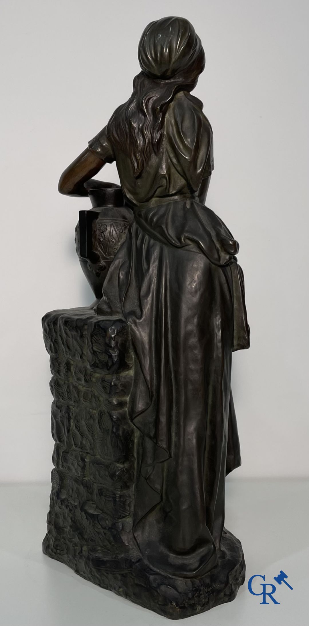 Edmond Lefever: (Ypres 1839-Schaarbeek 1911) statue orientale en bronze "Rebecca".