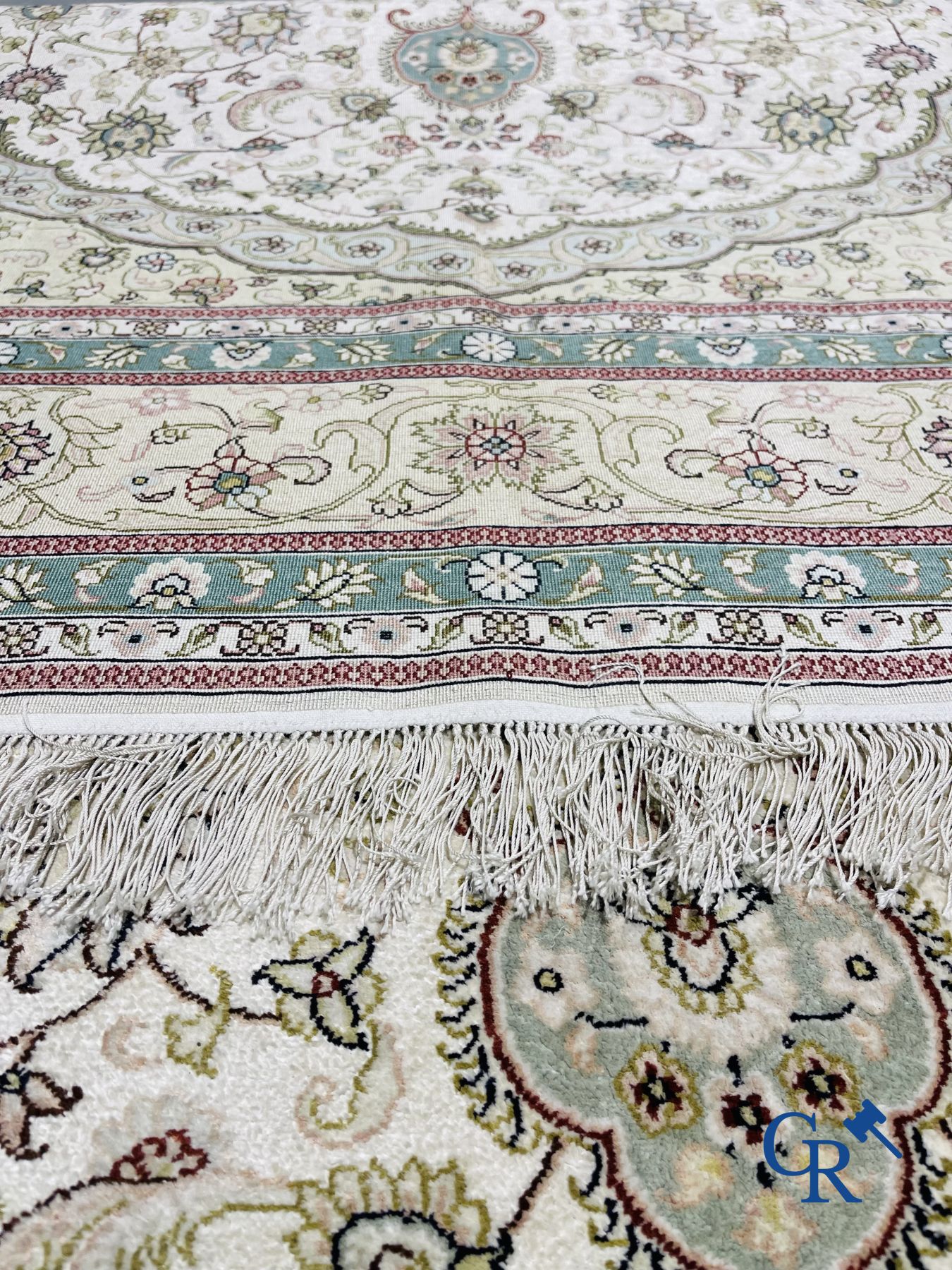 Tapis: Hereke. Grand tapis en soie.