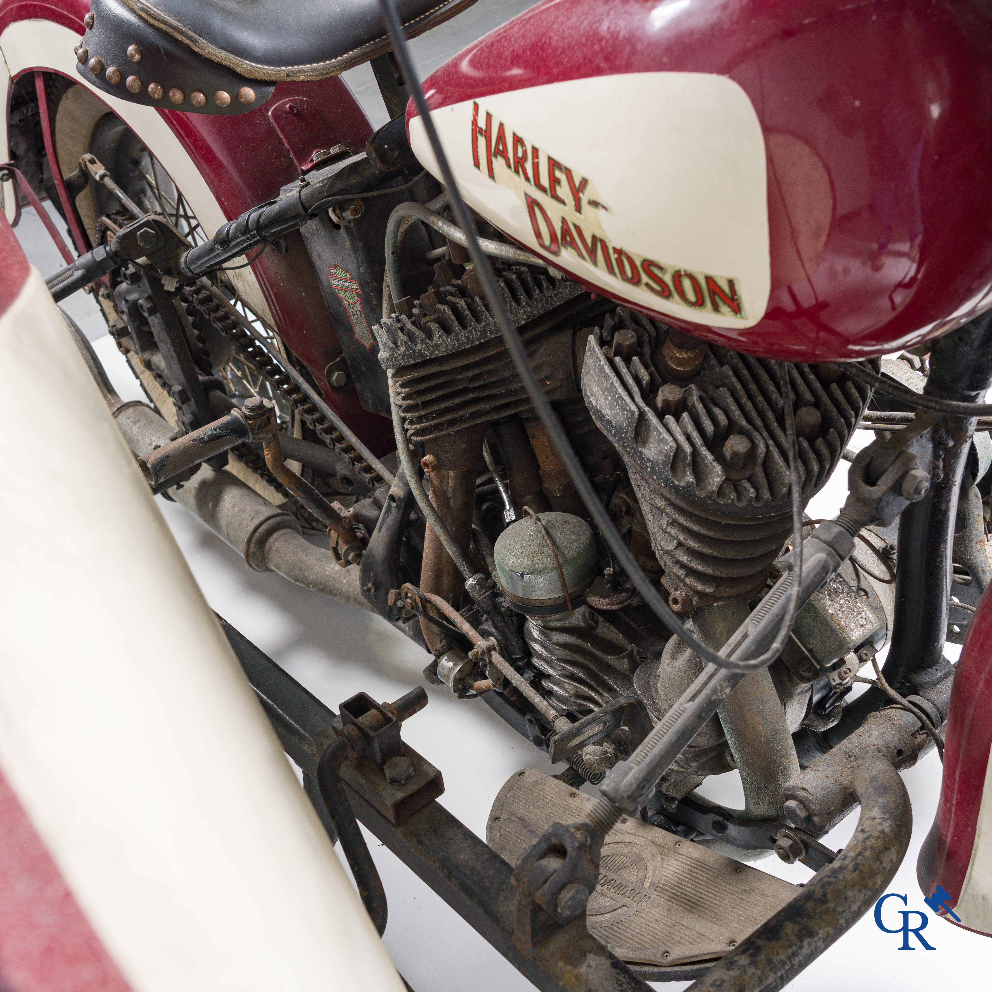 Harley Davidson, type WLA 750cc, circa 1940. Met zijspan uit latere periode. (schuurvondst)