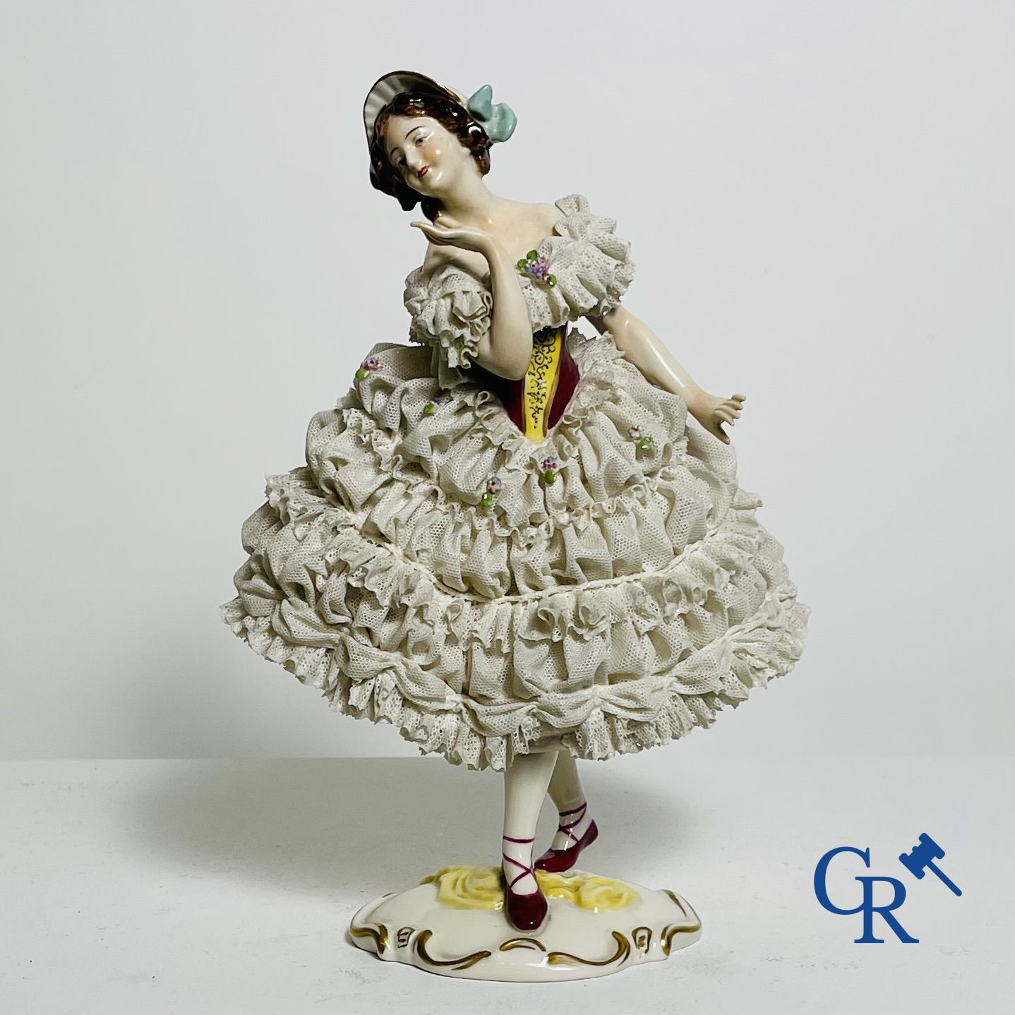 Volkstedt Rudolstadt: Danseuse en dentelle. (lace porcelain)