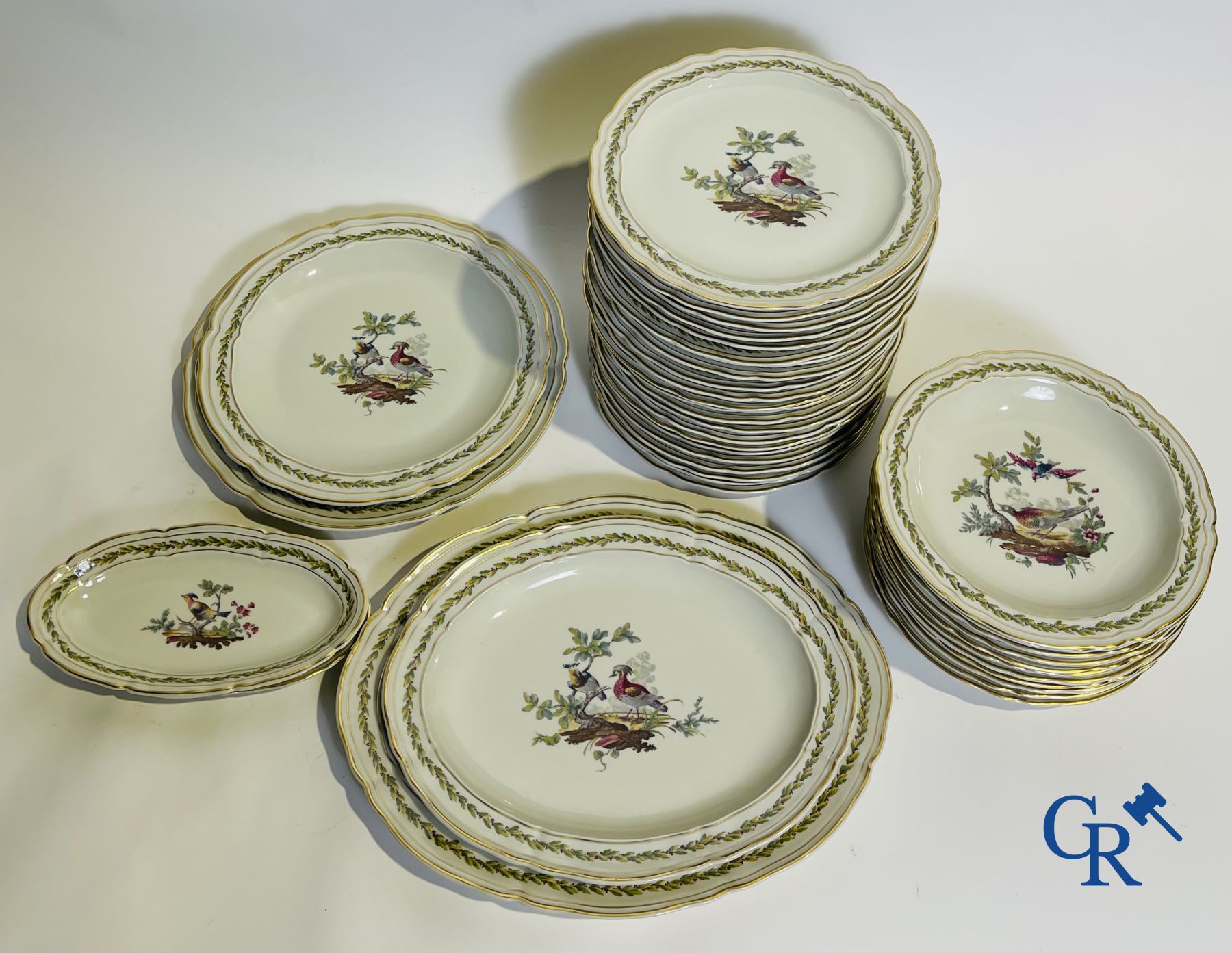 Limoges. L. Bernardaud & Cie. Beautiful dinner set in Limoges porcelain. Model Chevreuse.