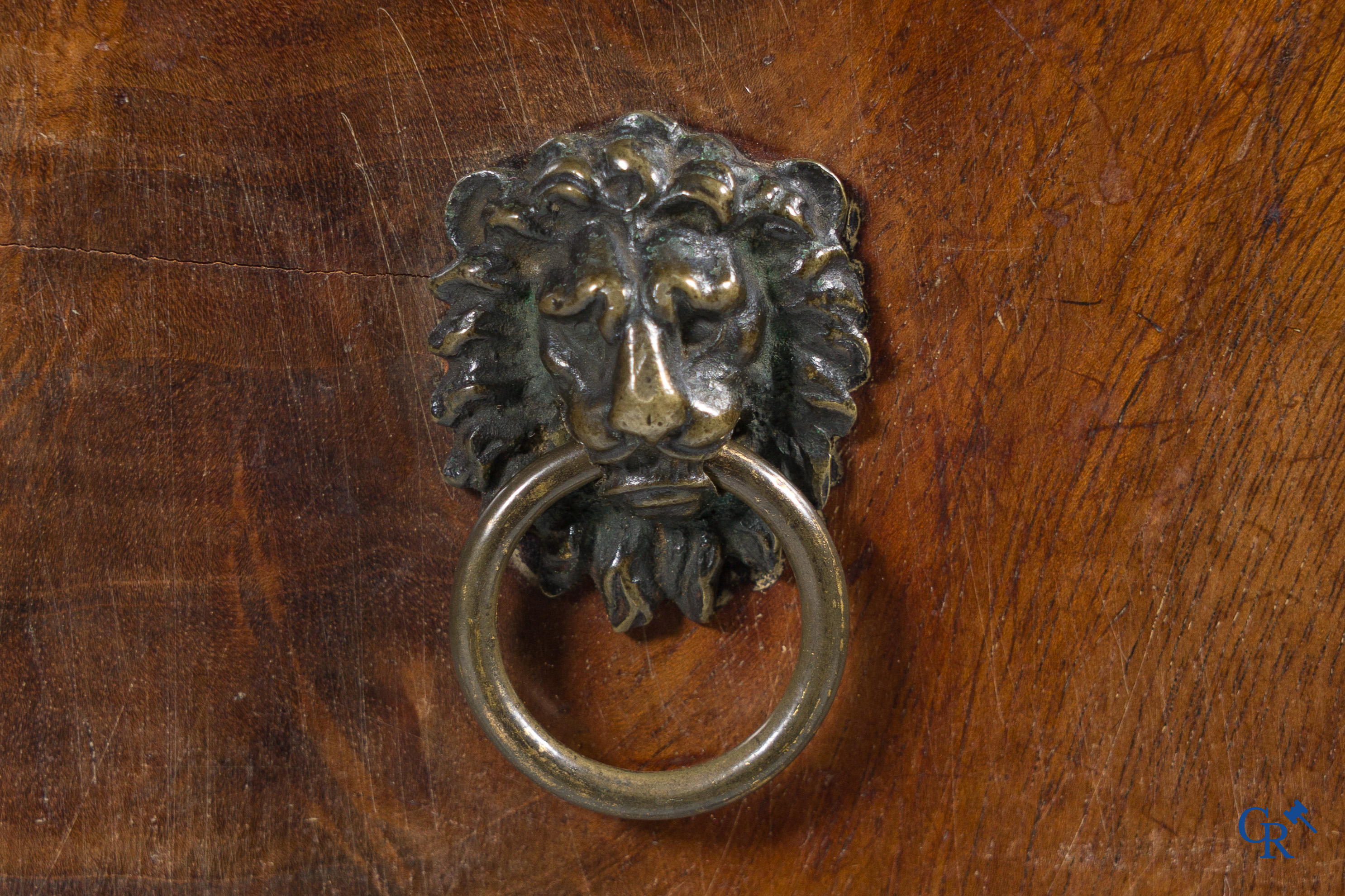 Chapuis, een mahonie houten herenkaptafel en dames toilettafel met geciseleerde bronzen. Empire, circa 1810.