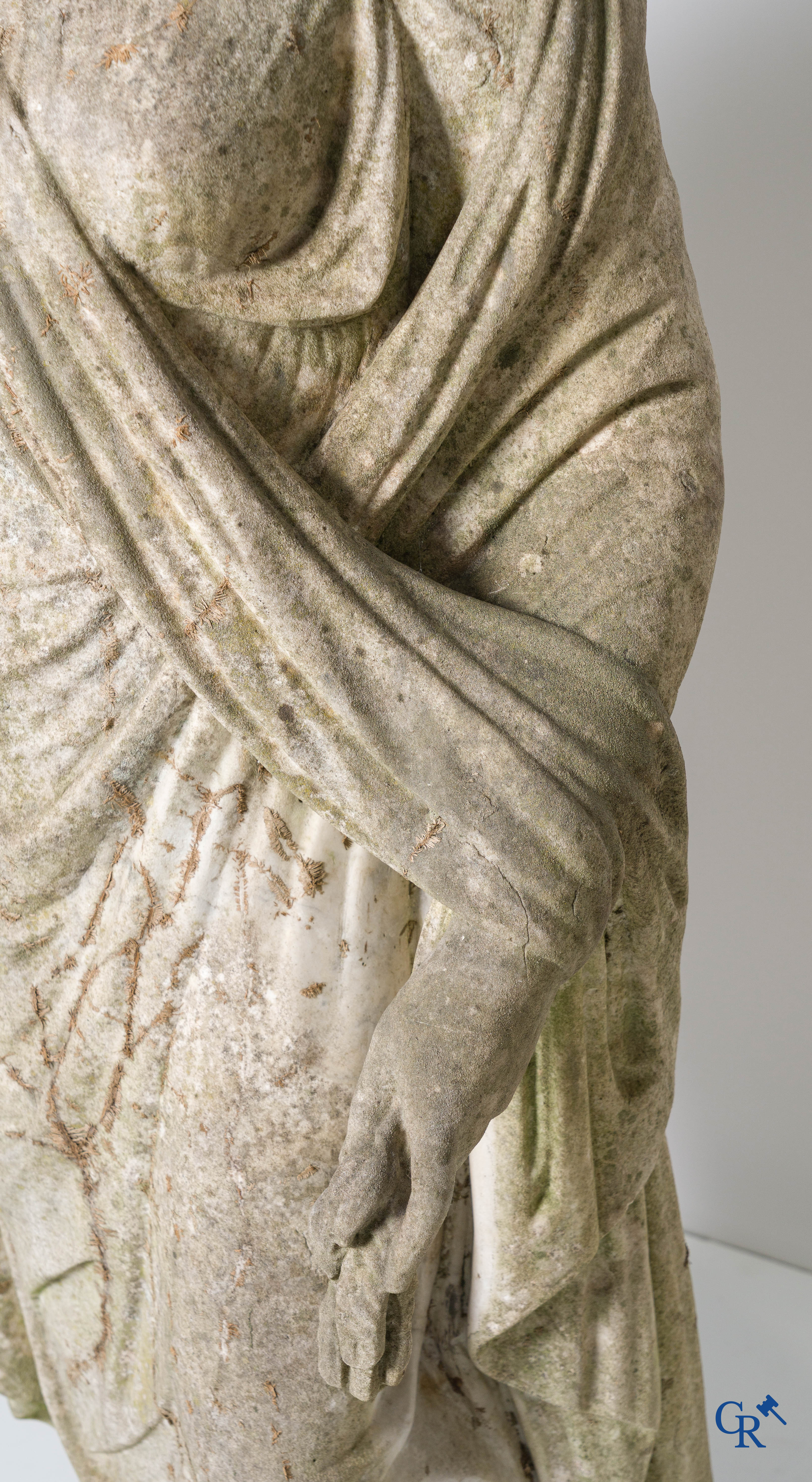 2 Imposante sculpturen in gebeeldhouwd marmer. De Romeinse godin Cerès en de Griekse god Asklepios. Circa 1700-1750.