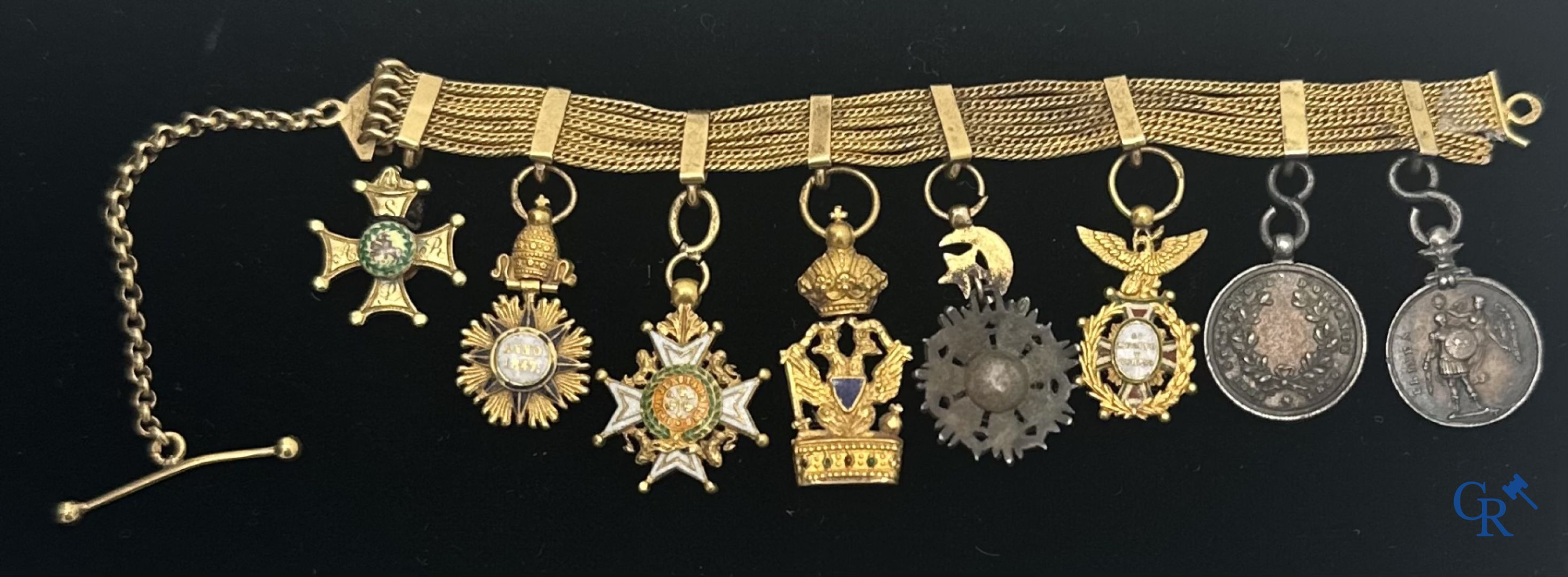 Médailles - Kroonorde Eretekens - Décoraties: Miniatuurketting in goud 18K met verschillende decoraties in reductie.