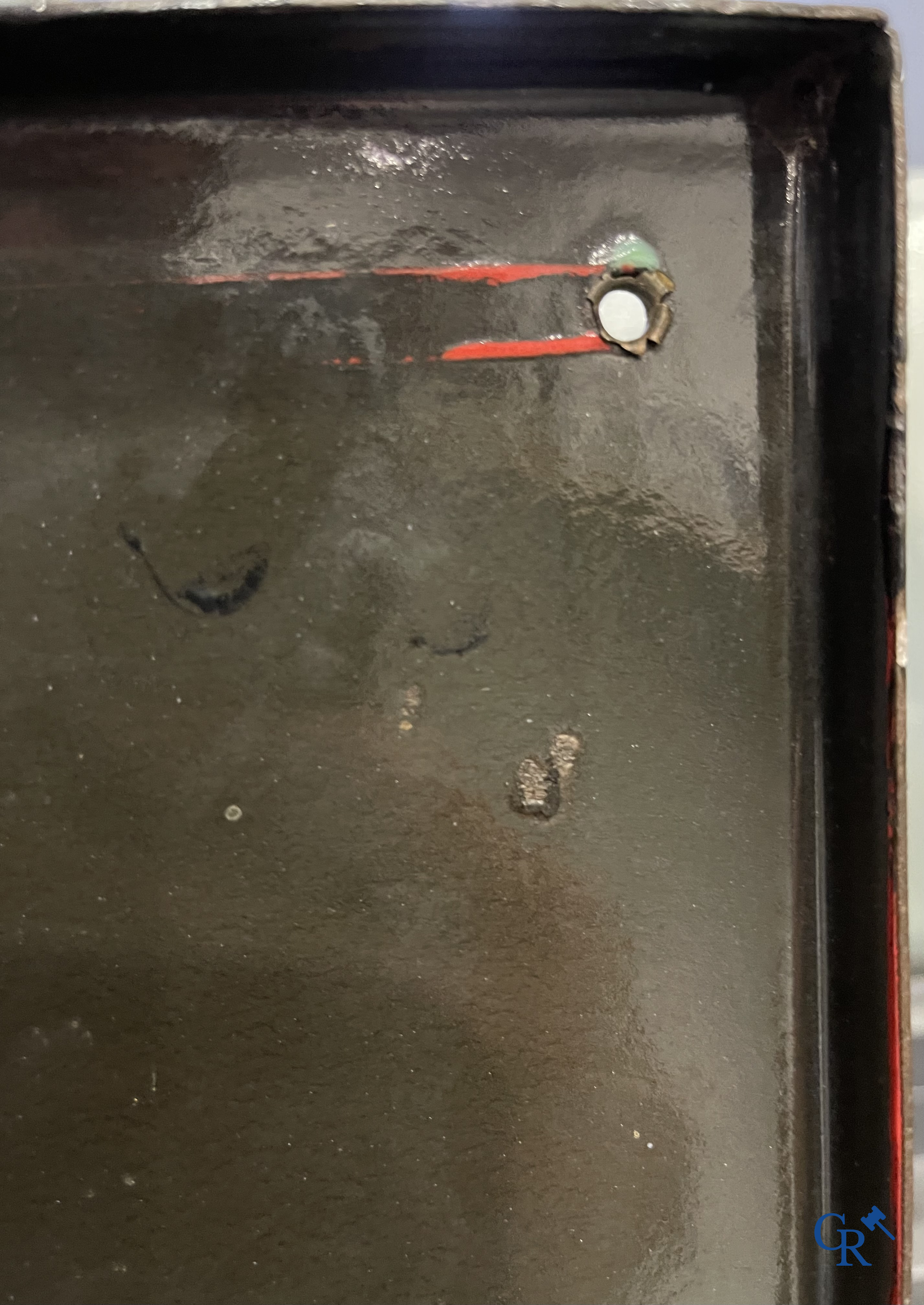 Chocolat Pupier, emaille reclamebord geïllustreerd met het personage ontworpen door Jean D'Ylen. Circa 1930.