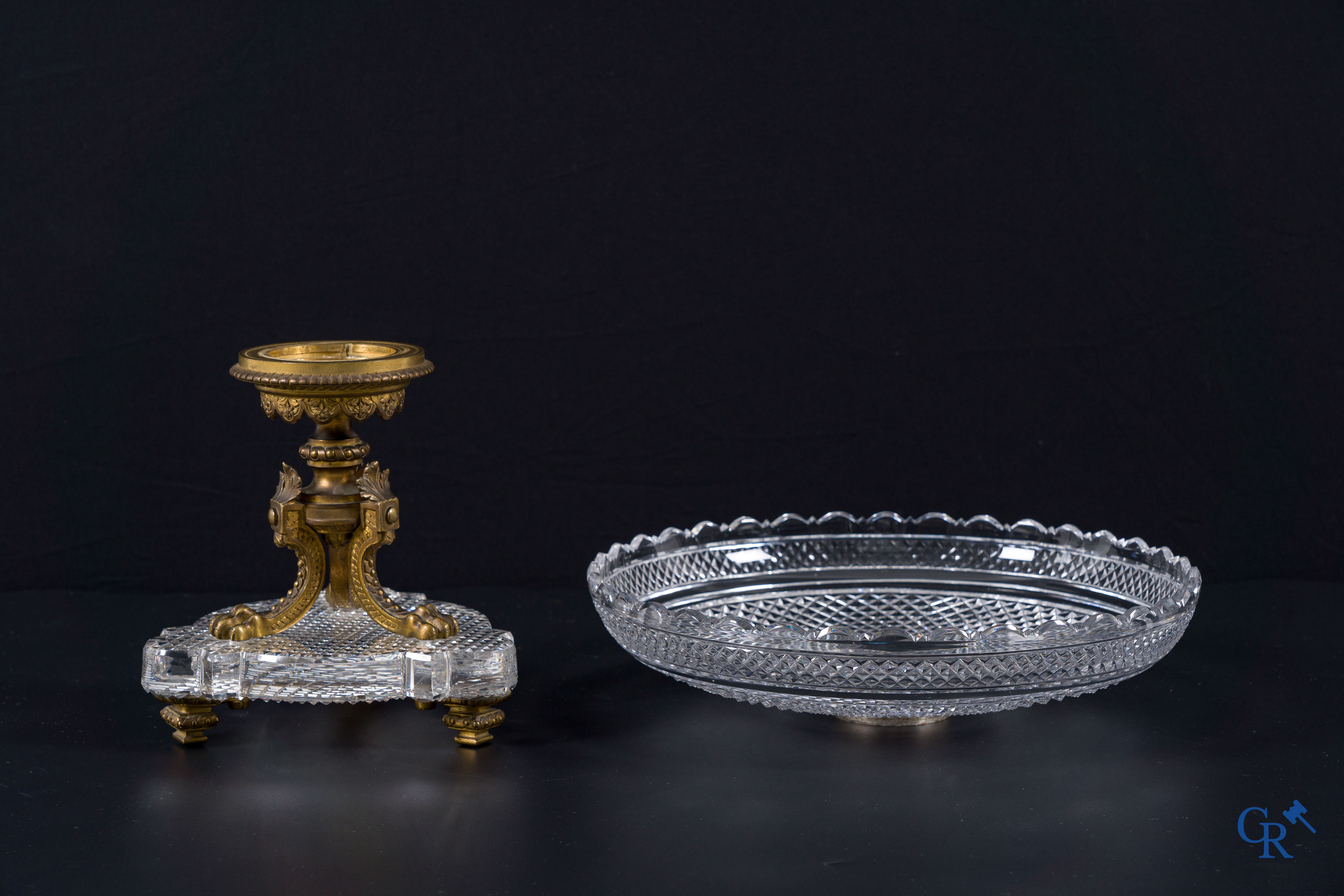 Beautiful "milieu the table" or centerpiece in gilded bronze and Baccarat crystal. Late 19th century, Napoleon III period.