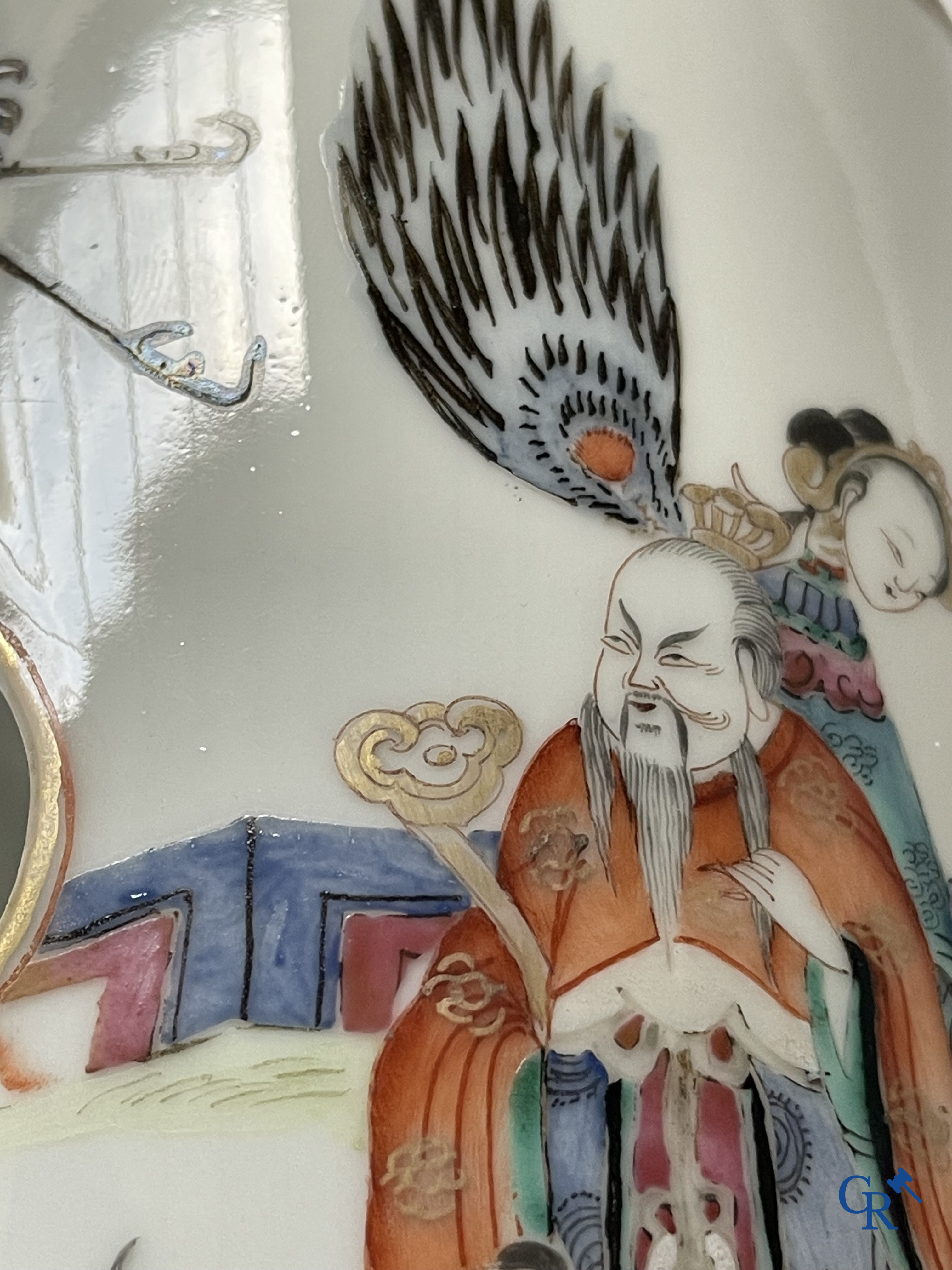 Aziatica, Chinees porselein. Een Chinese famille rose hoeden staander. Gemerkt. 19de eeuw.