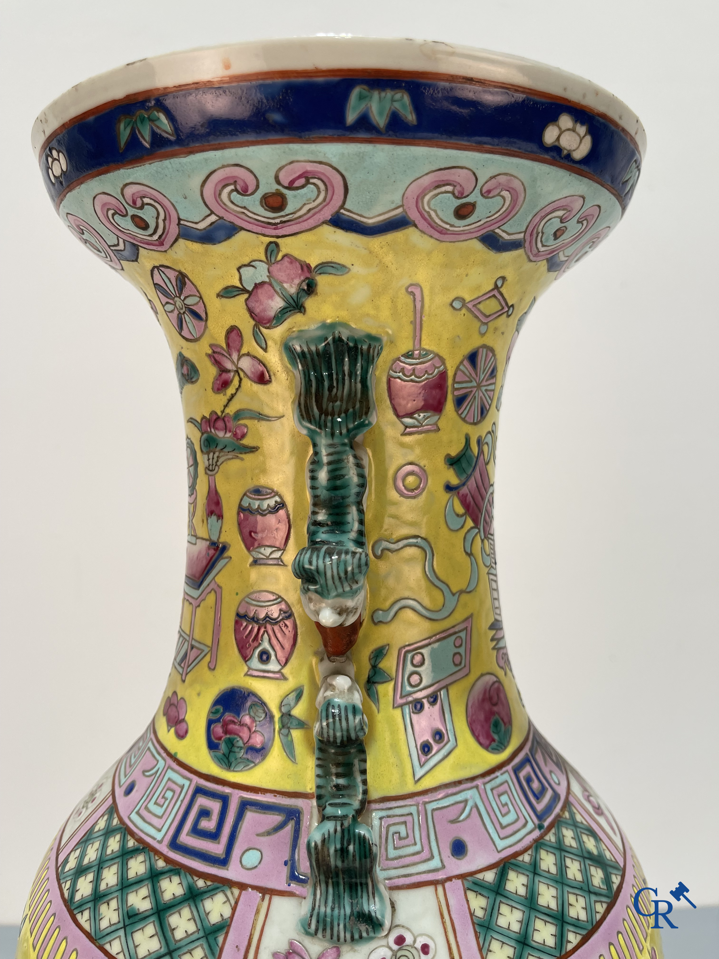 Asian Art, Chinese porcelain, a large Chinese famille jaune and rose vase with a decor of antiques. 19th century.