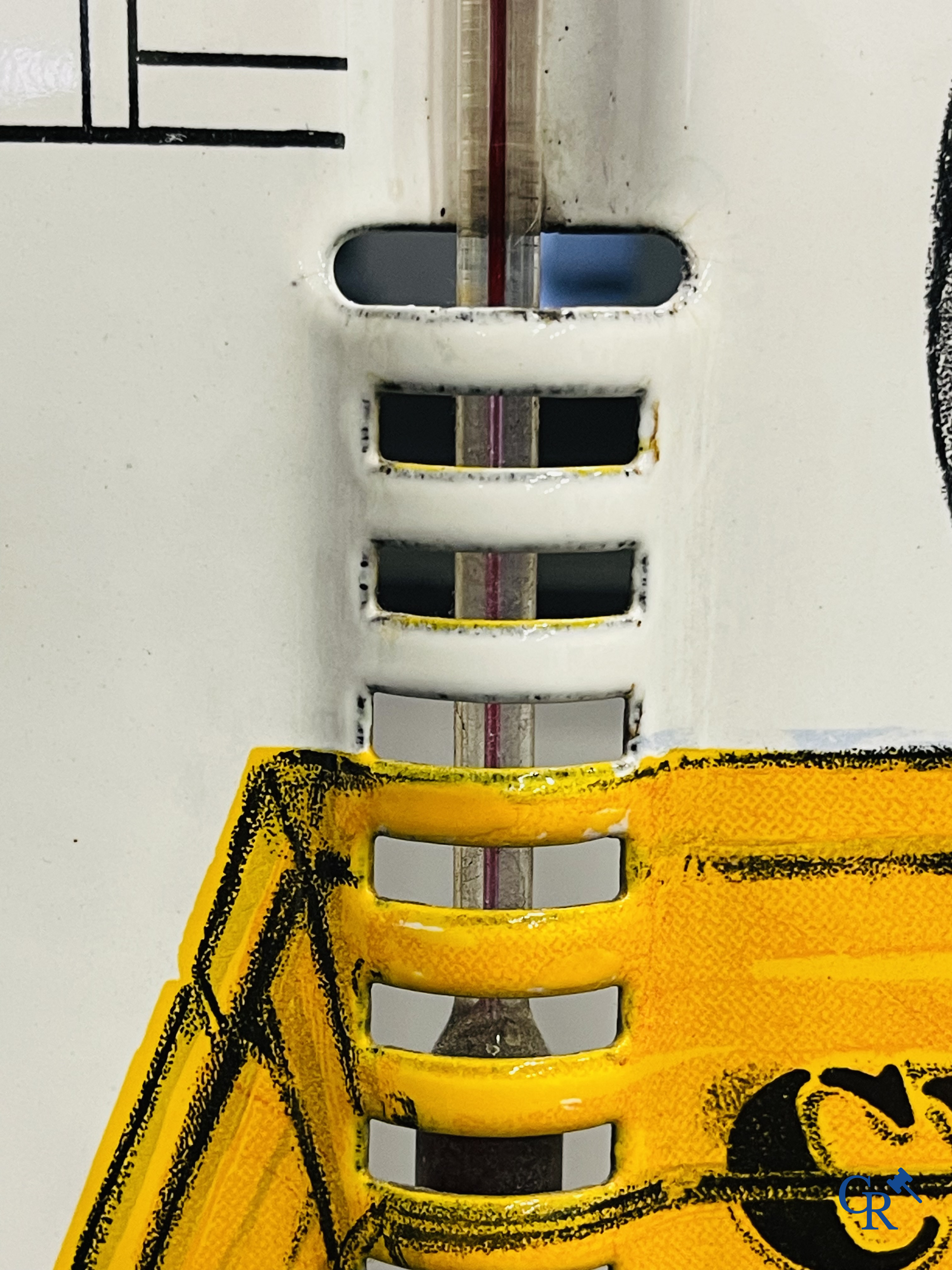 Chocolat Pupier, emaille reclamebord geïllustreerd met het personage ontworpen door Jean D'Ylen. Circa 1930.