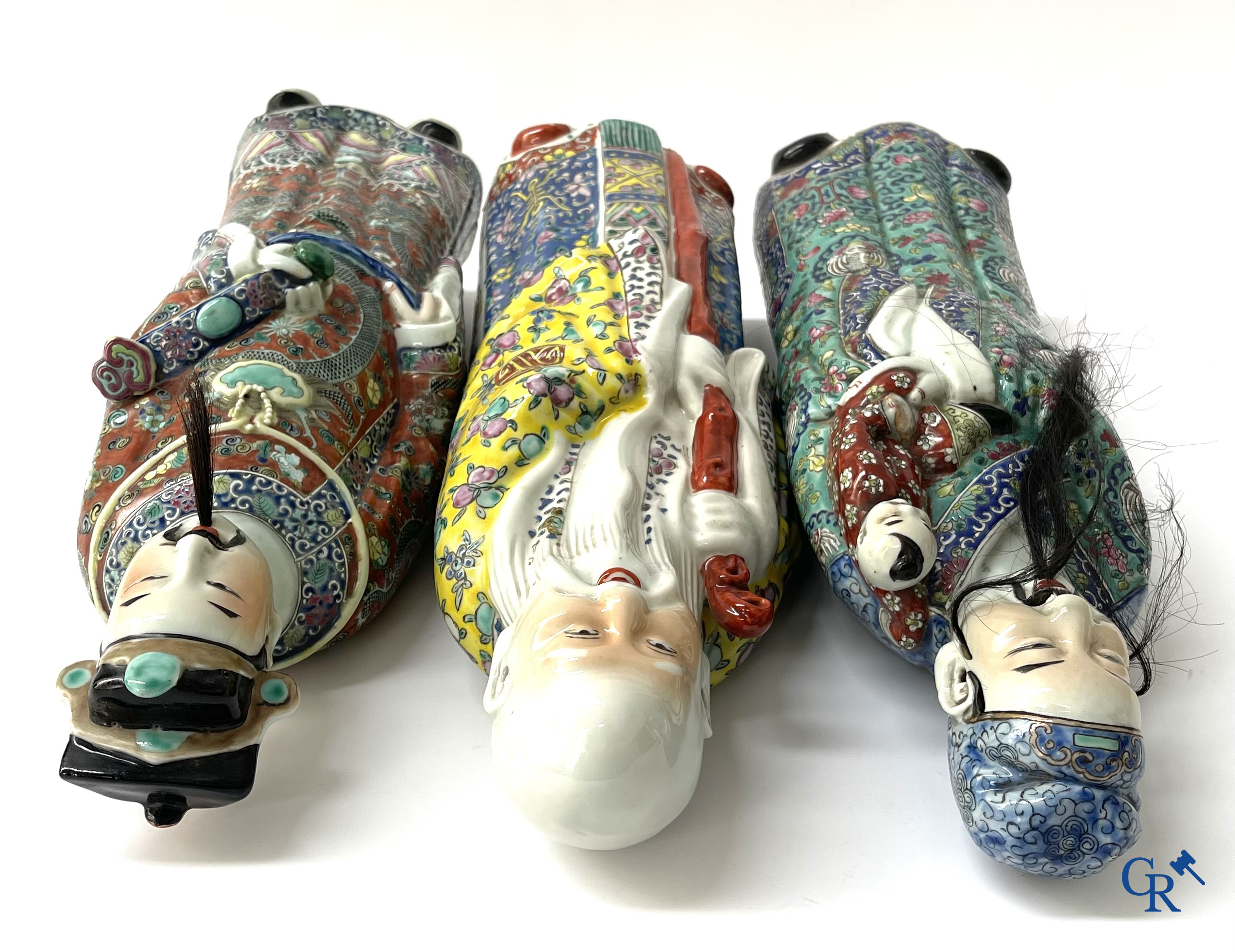 Aziatica, Chinees porselein. 3 Chinese famille rose figuren van onsterfelijken. 19de eeuw.