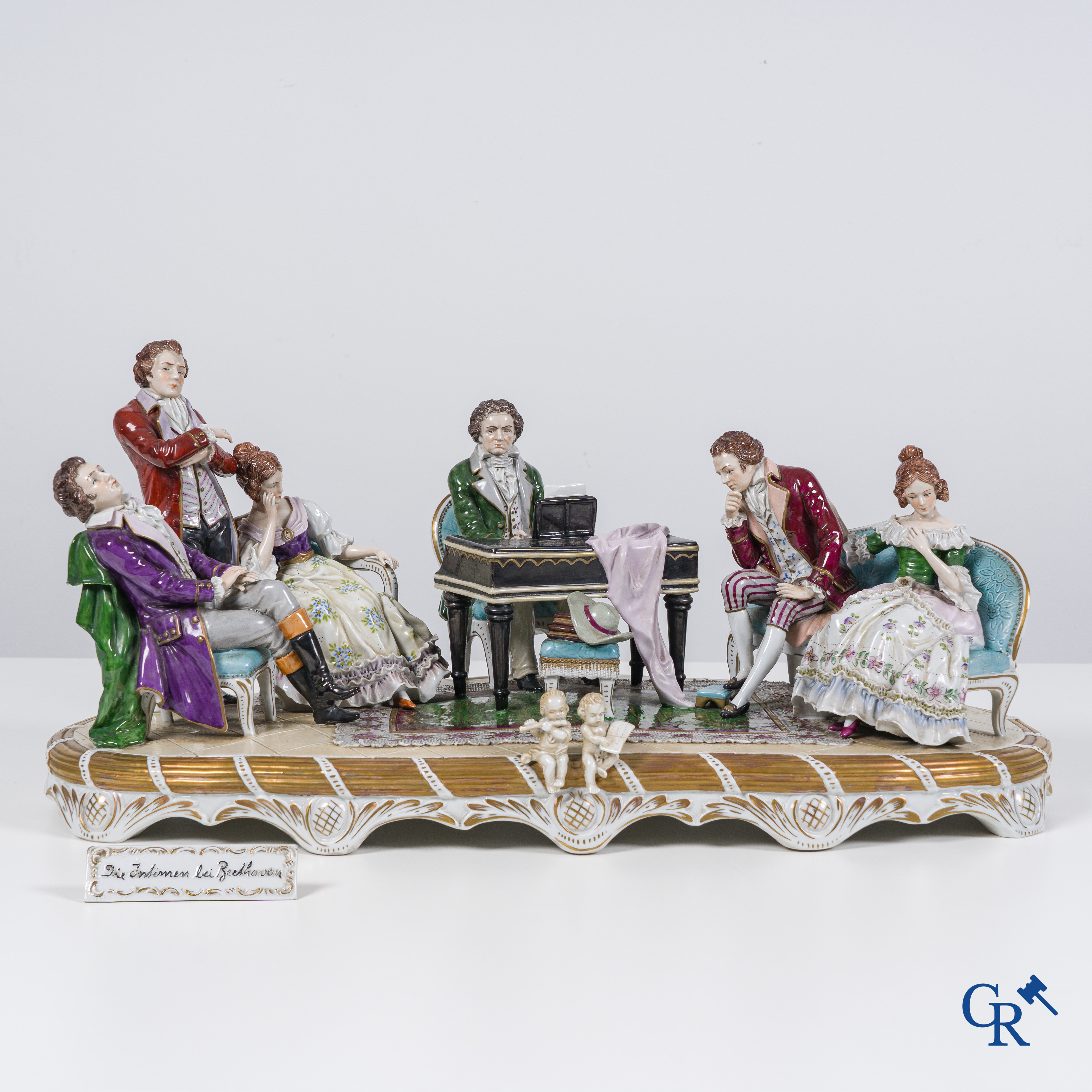 Porcelaine européenne, Sitzendorf, "Die Intimen bei Beethoven". Exceptionnel groupe en porcelaine de Saxe. Marqué.