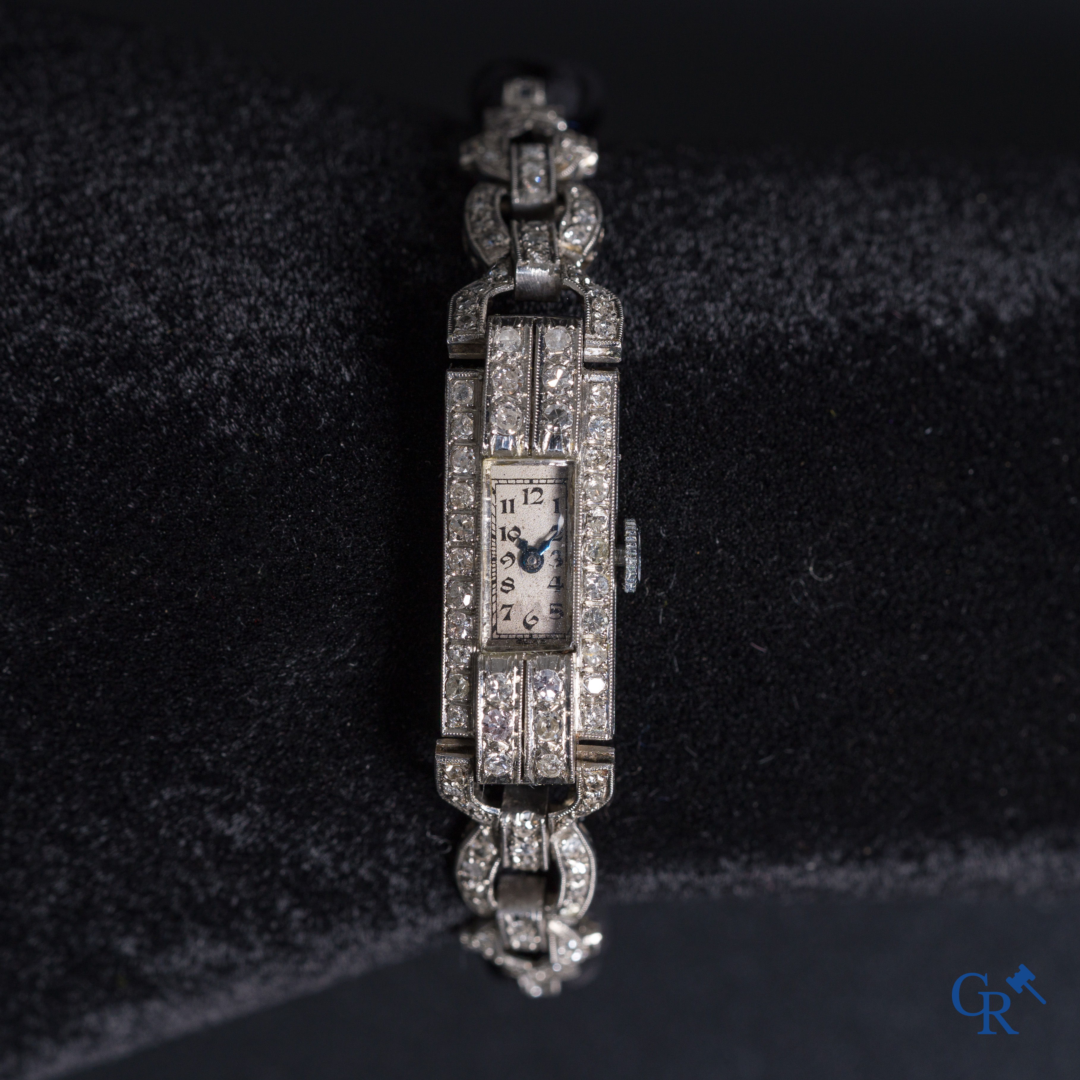 Watches: A ladies wristwatch in platinum and diamonds. Art Deco period.