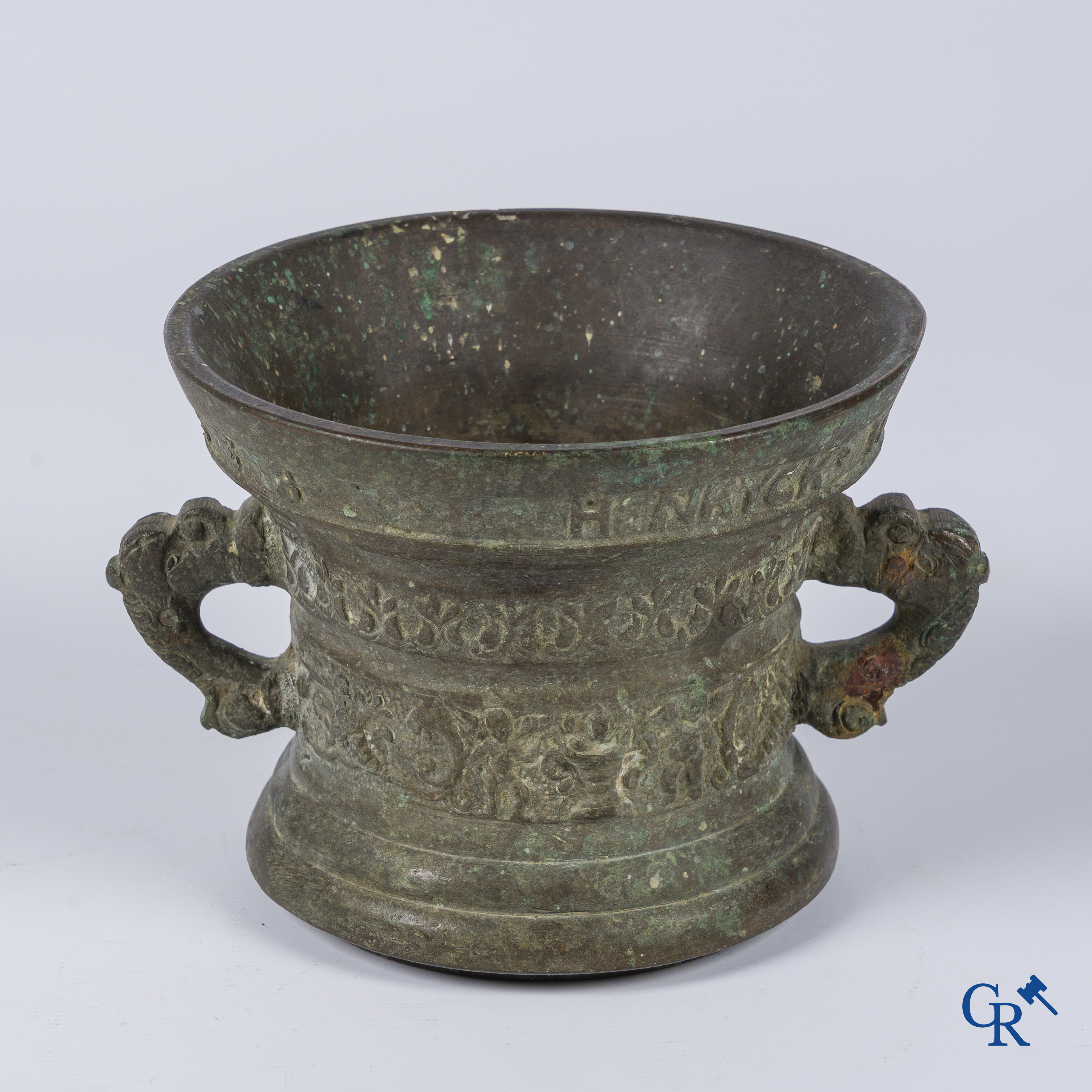 Een bronzen vijzel met opschrift Henryck-ter-Horst-ME-Fecyt-Ao 1638. 17e eeuw.