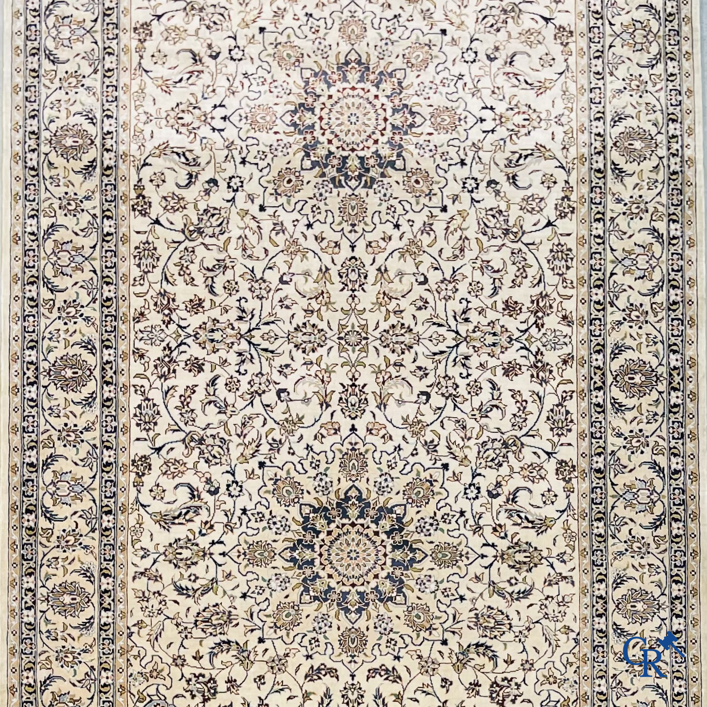 Tapis d'Orient: Nain, un exceptionnel tapis en soie.