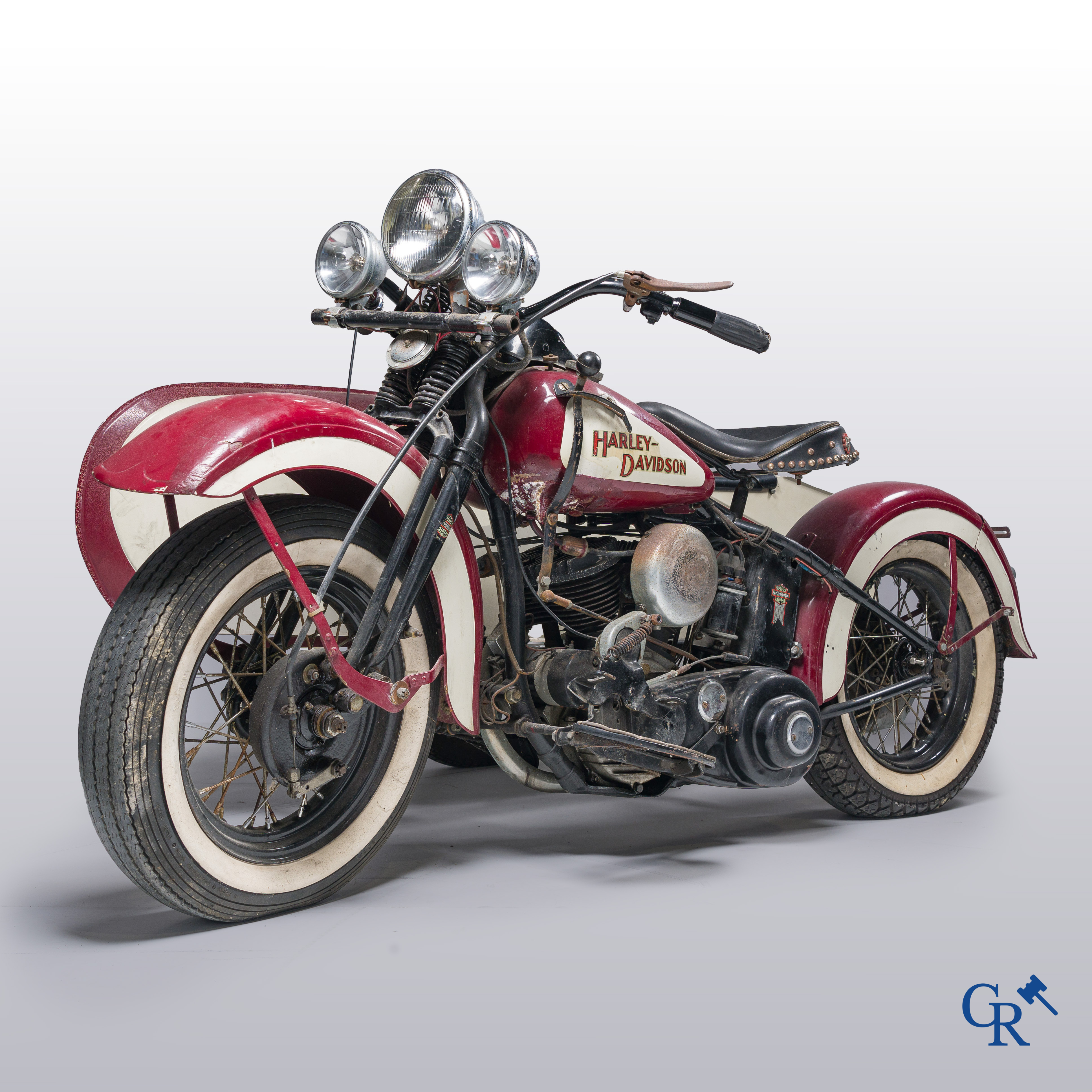 Harley Davidson, type WLA 750cc, circa 1940. Met zijspan uit latere periode. (schuurvondst)