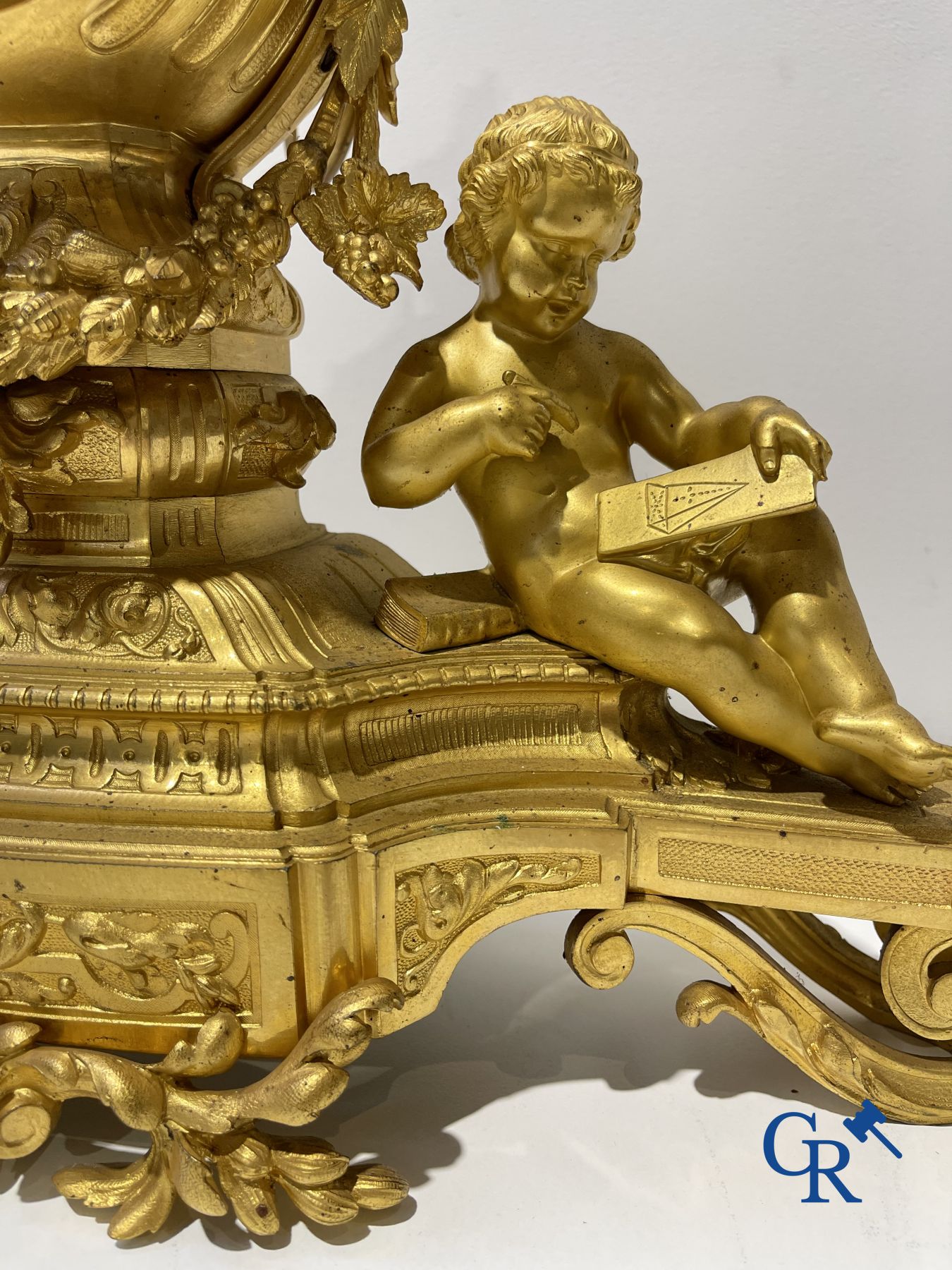 3-piece gilded bronze chimney set in LVI-style with putti. Jules Petit à Paris. Napoleon III period.