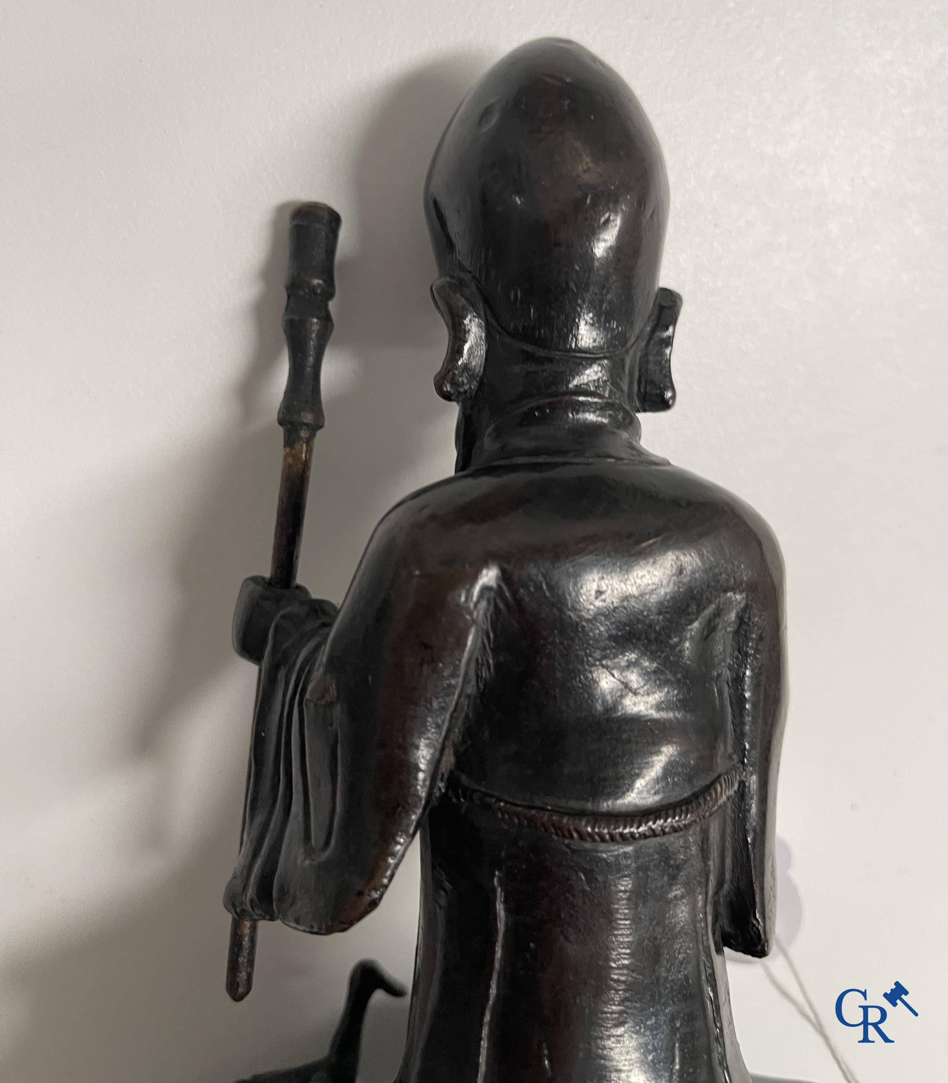 Aziatica, een Chinese bronzen figuur van een staande Shou Lao. Qing Dynastie.