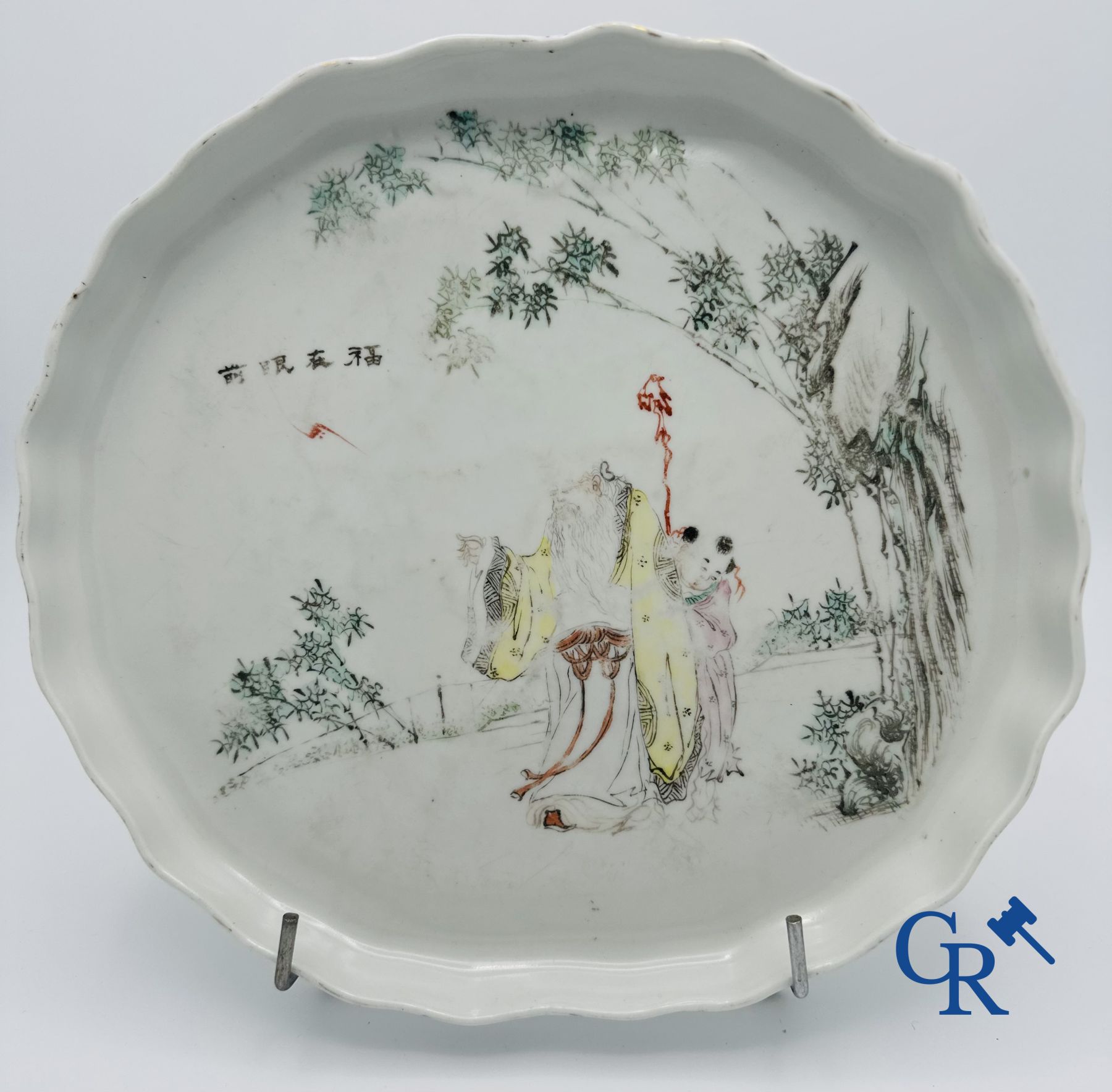 Chinese porcelain: Lot of 4 pieces in Chinese porcelain. 19th - 20th century.