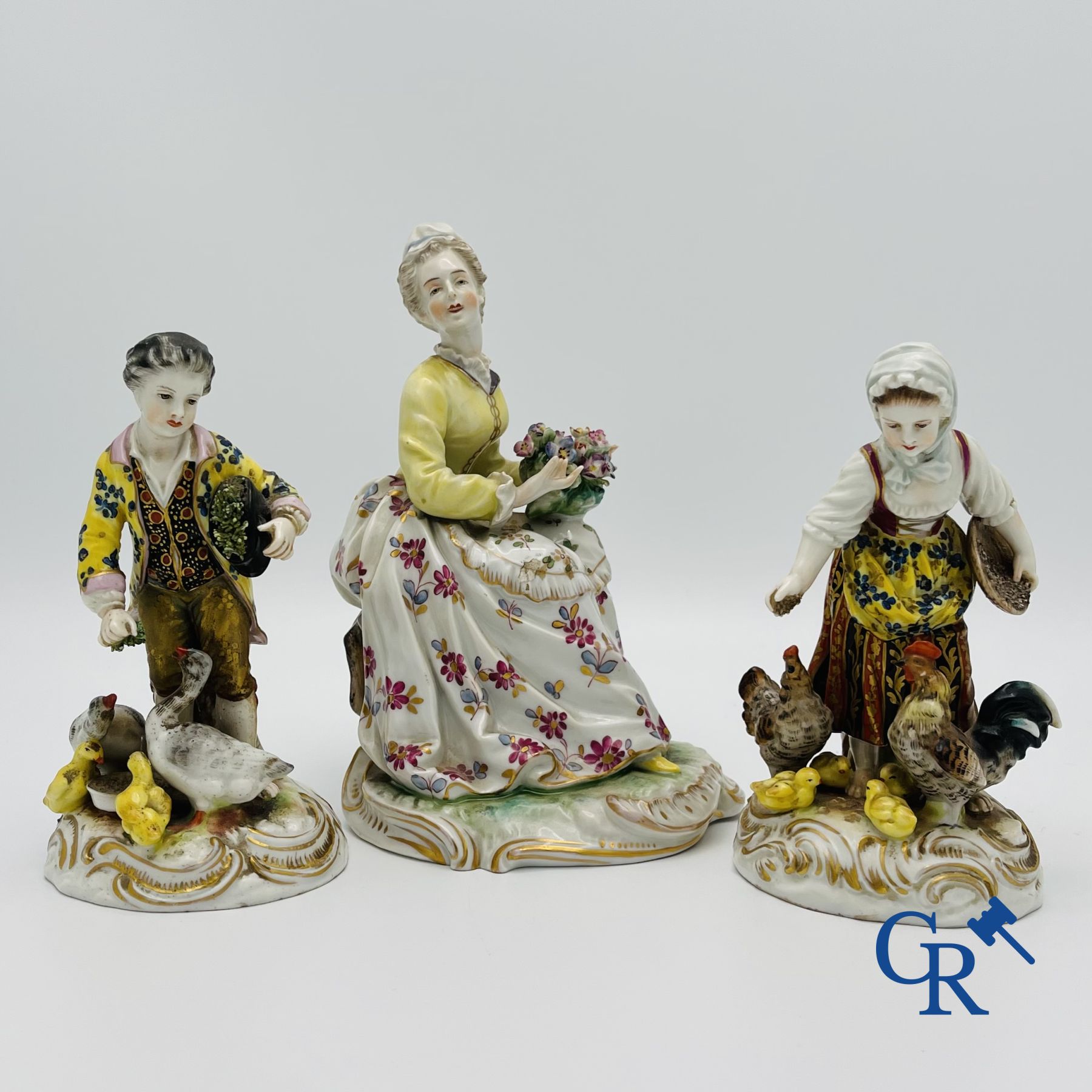 Volkstedt Rudolstadt: 3 groupes en porcelaine fine.