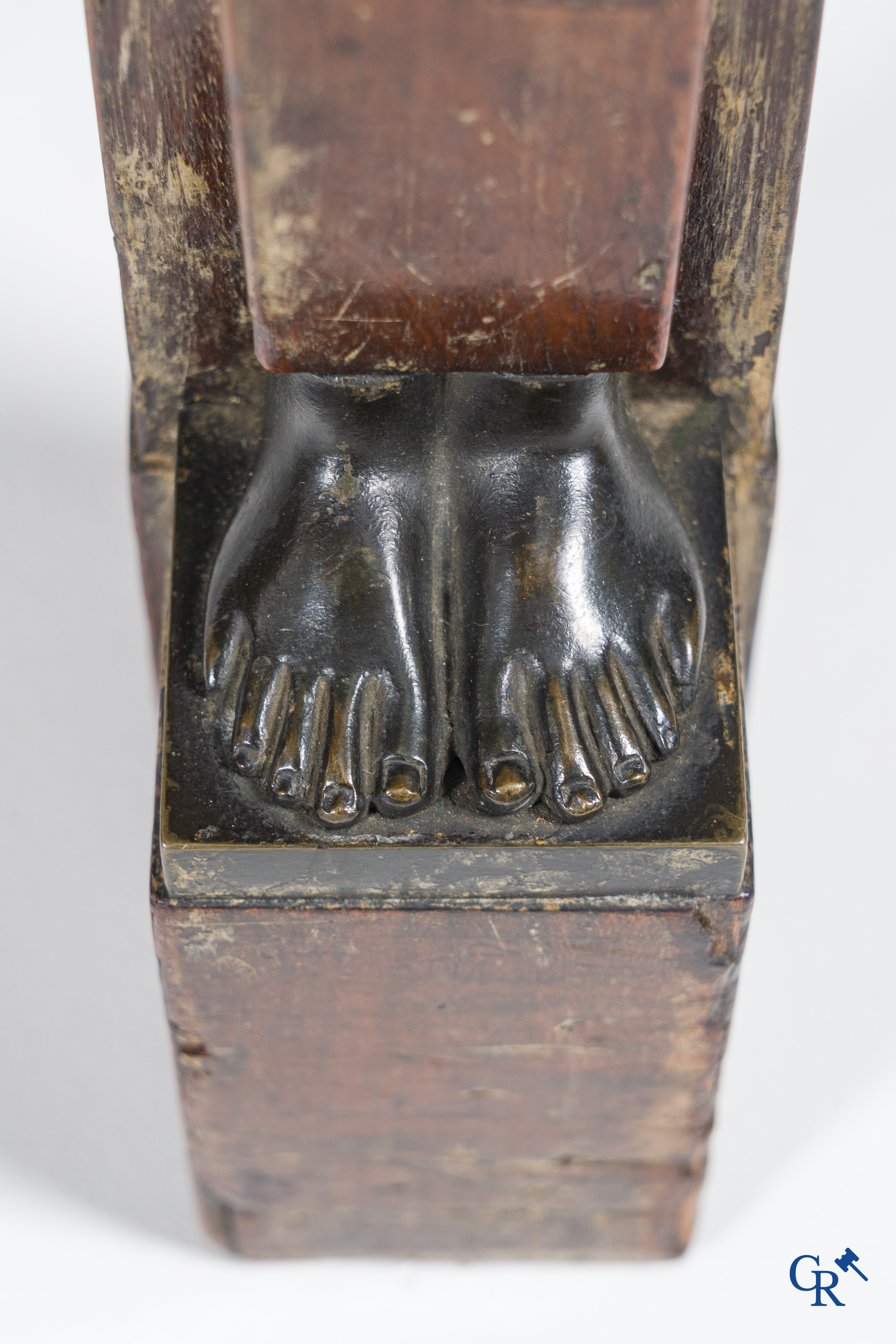 Chapuis, een mahonie houten herenkaptafel en dames toilettafel met geciseleerde bronzen. Empire, circa 1810.