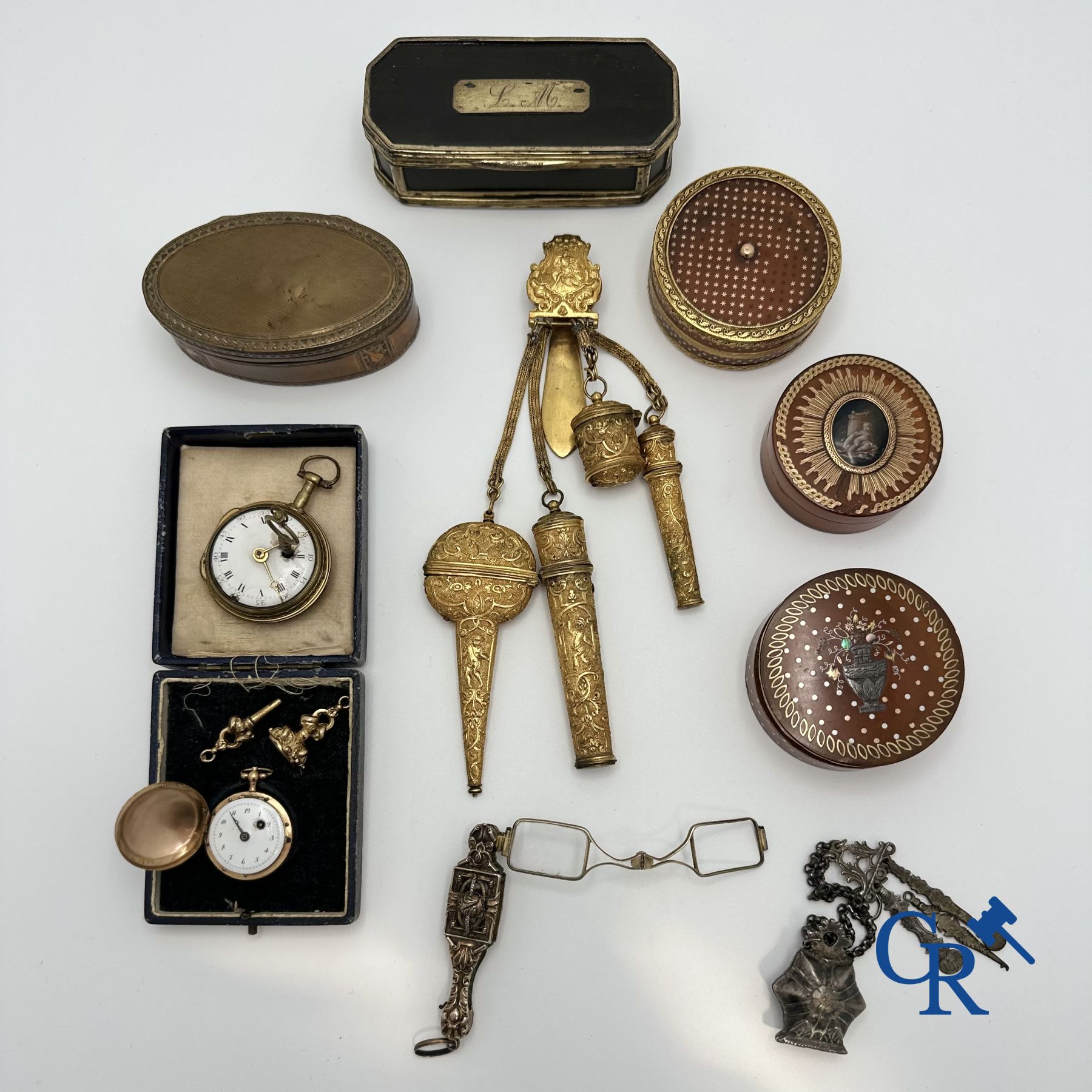 Jewellery-Watches: Important lot consisting of several 18th and 19th century objects in gold, silver and metal.