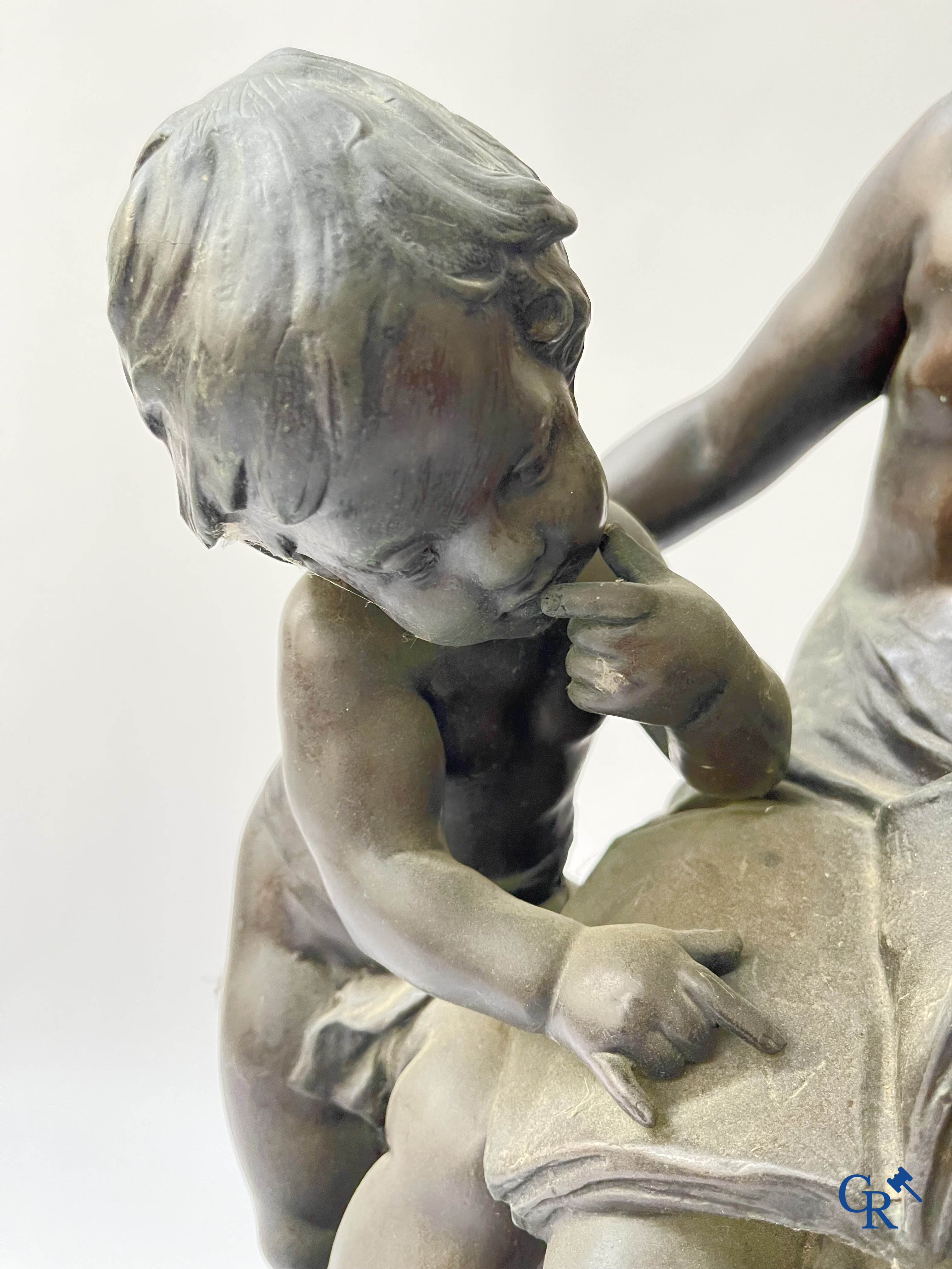 Auguste Moreau (d'après) Statue en bronze sur un socle en marbre vert. Posthume. XXème siècle.