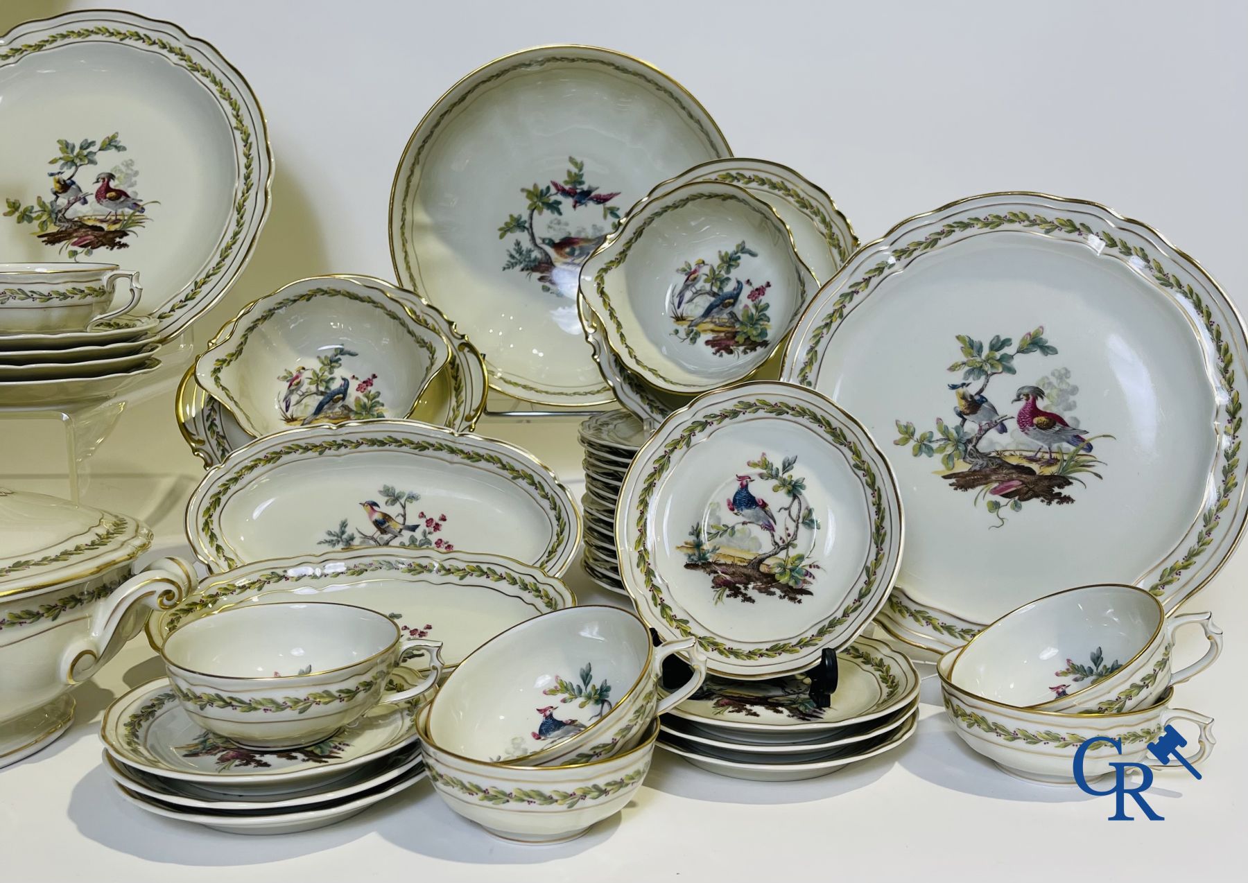 Limoges. L. Bernardaud & Cie. Beautiful dinner set in Limoges porcelain. Model Chevreuse.