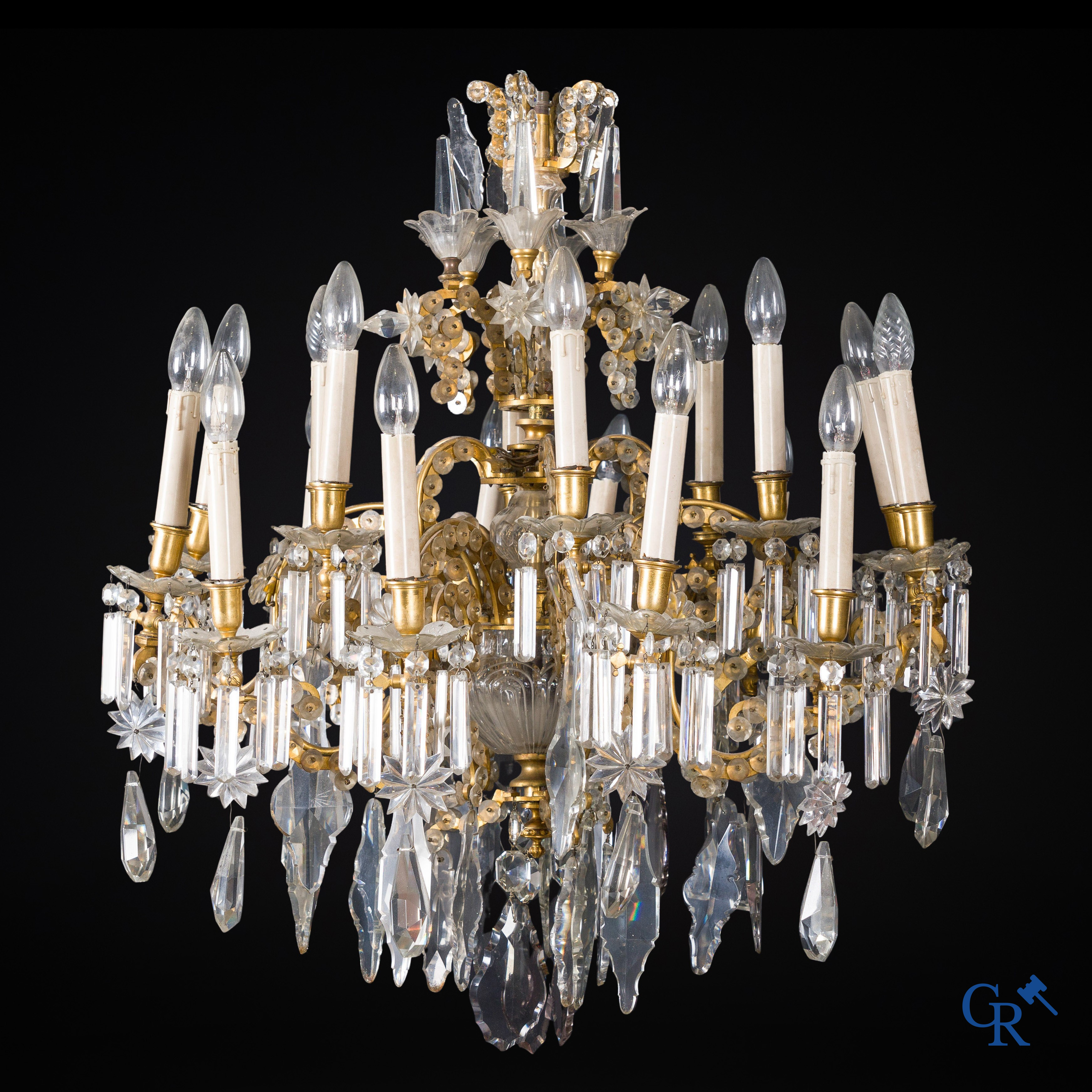 Imposing chandelier in gilded bronze and crystal in the manner of Baccarat. Napoleon III period.