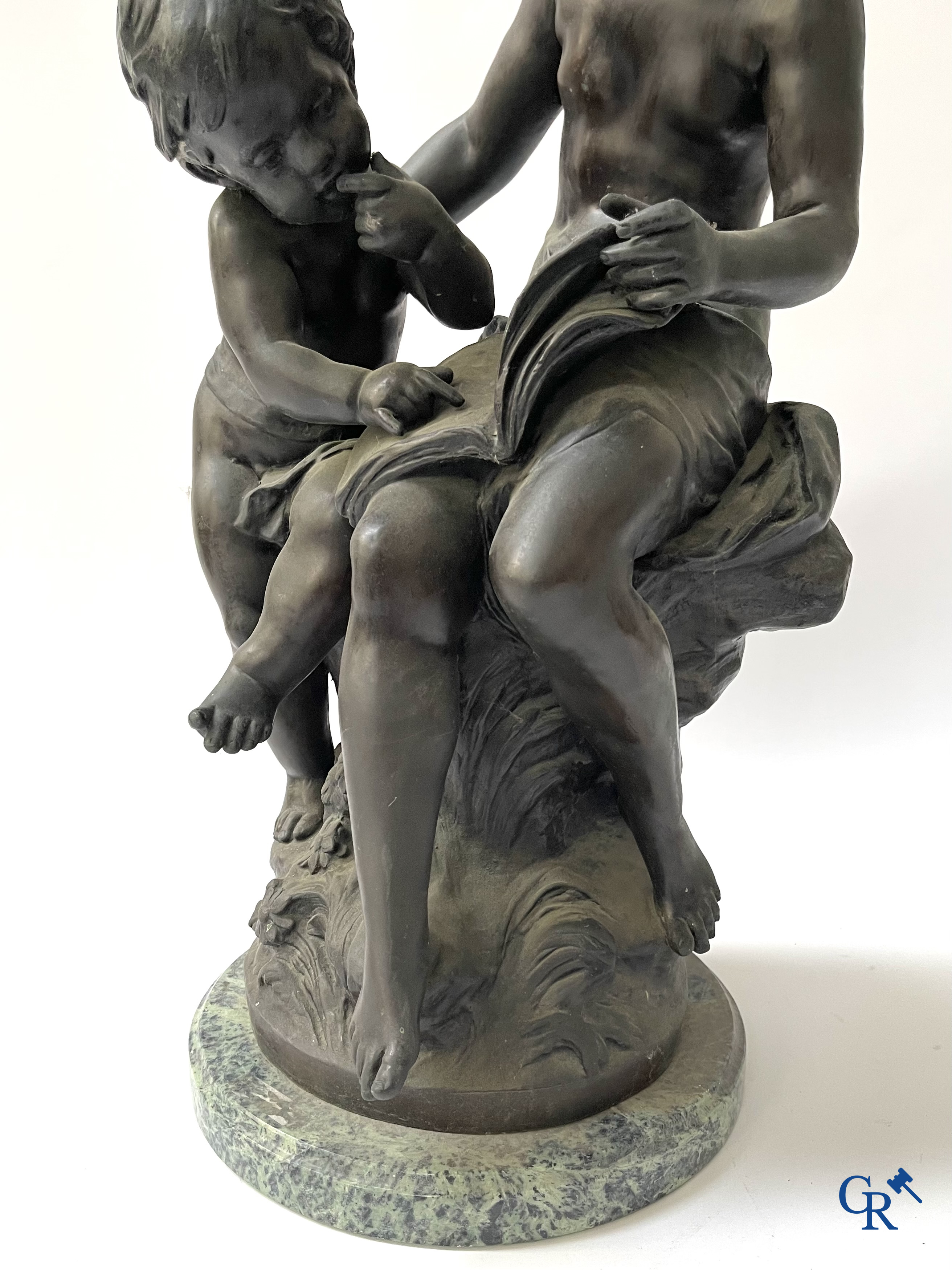 Auguste Moreau (d'après) Statue en bronze sur un socle en marbre vert. Posthume. XXème siècle.