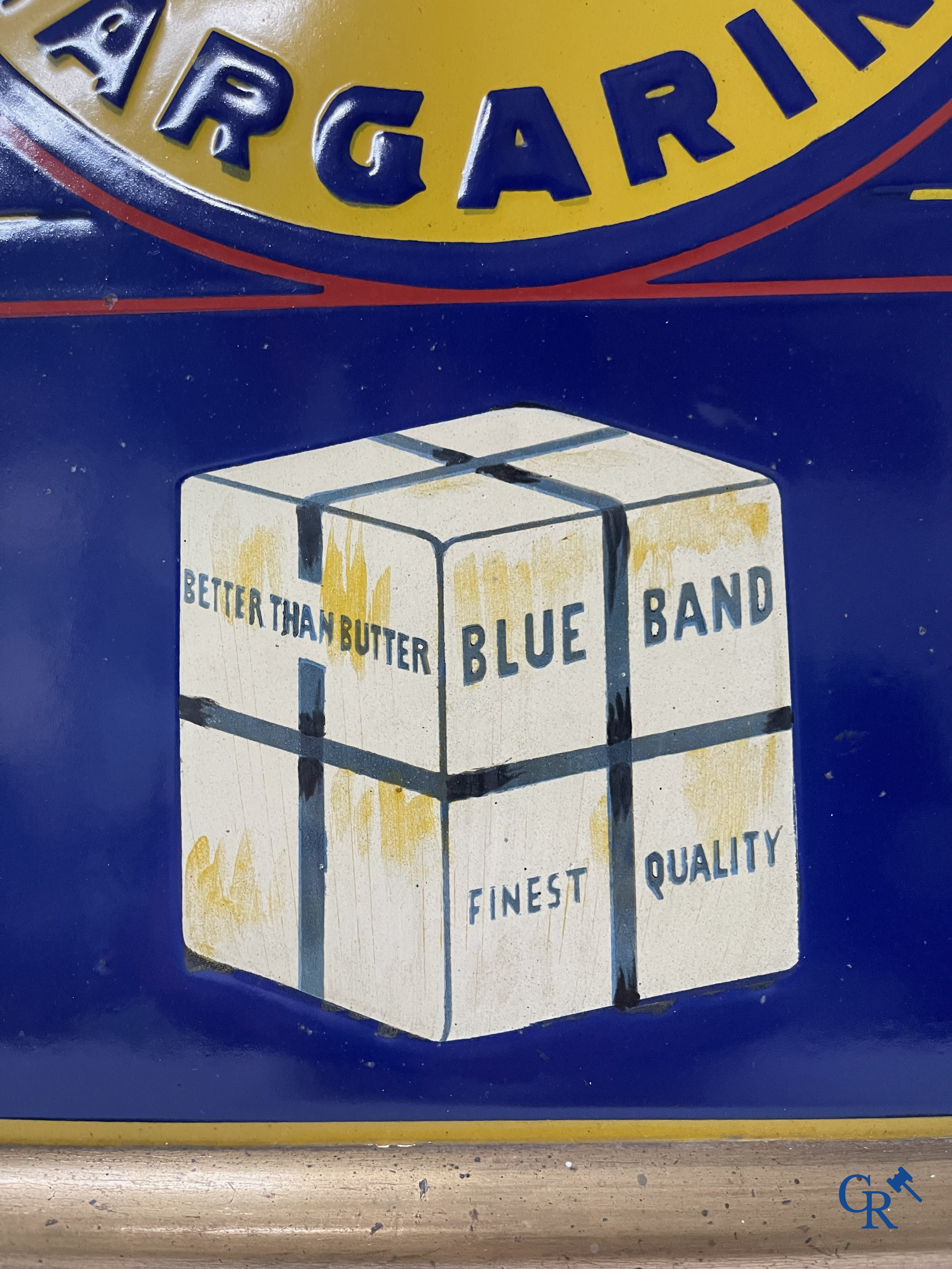 Blue Band Margarine, Zeldzame geëmailleerde reclame barometer in een houten frame voor Blue Band. 20'er jaren.