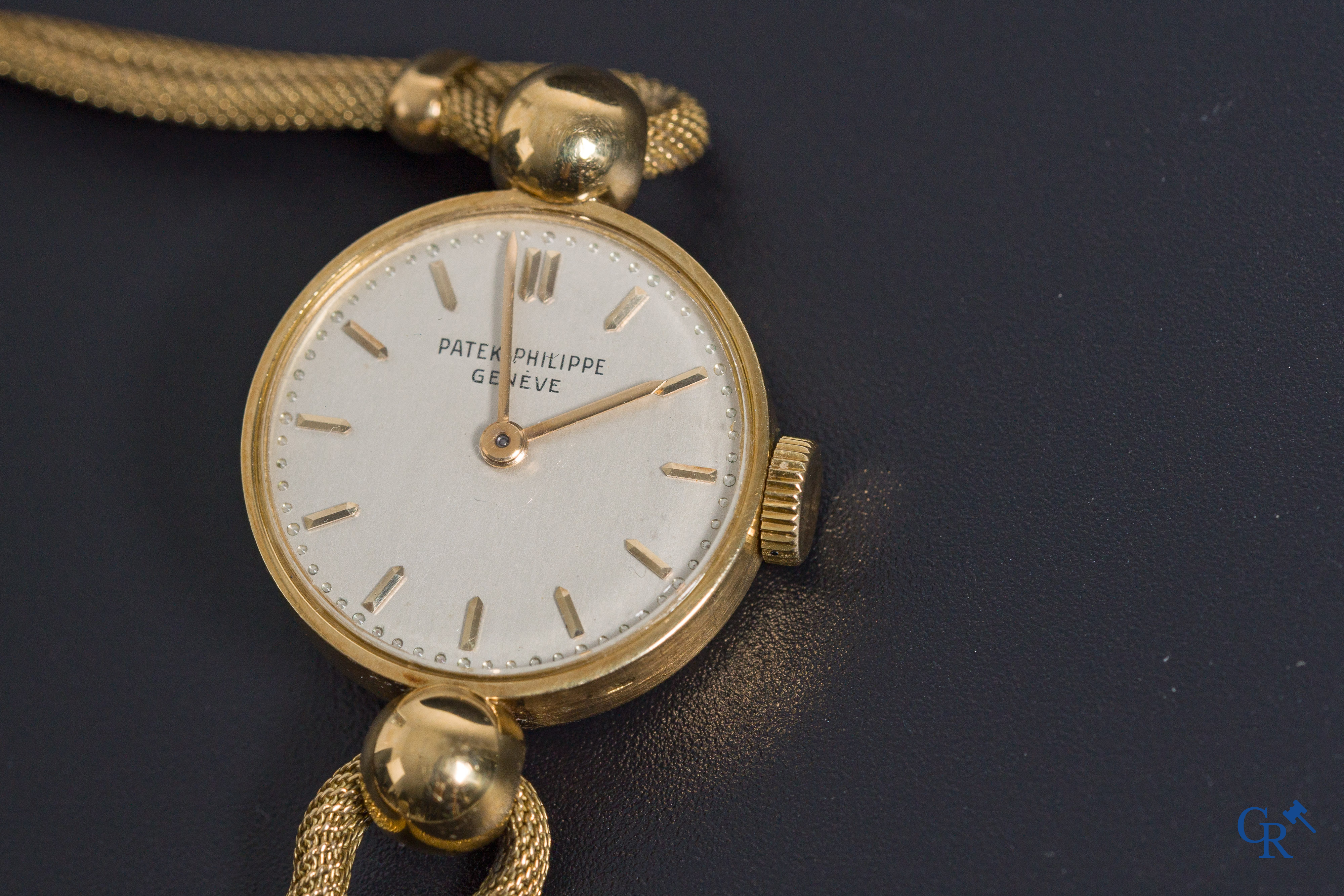 Watches: Patek Philippe Geneva: A ladies wristwatch in gold 18K (750°/00).