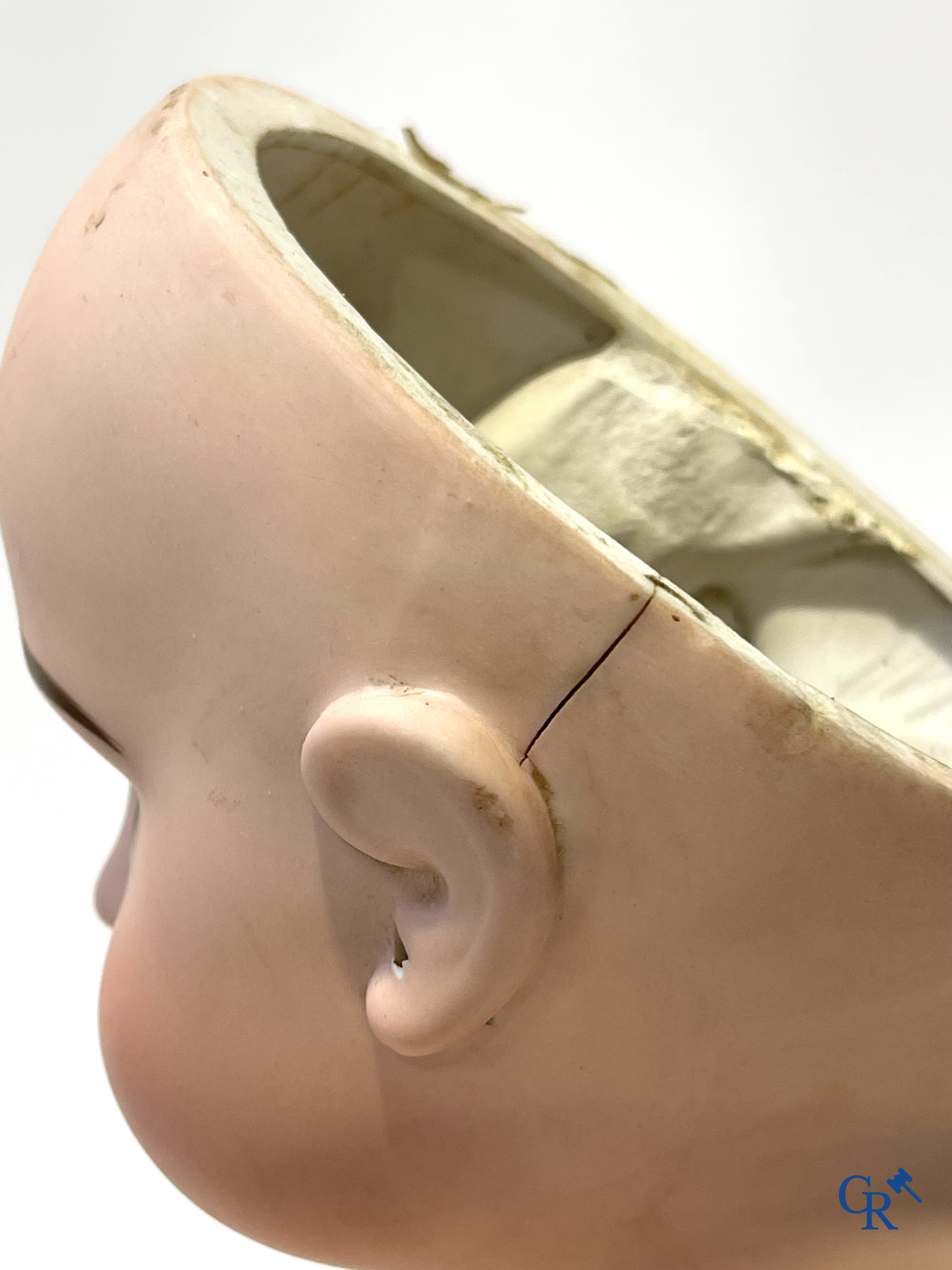 Oud speelgoed, Jumeau, pop met porseleinen hoofd gemerkt Tête Jumeau Déposé, n°10.