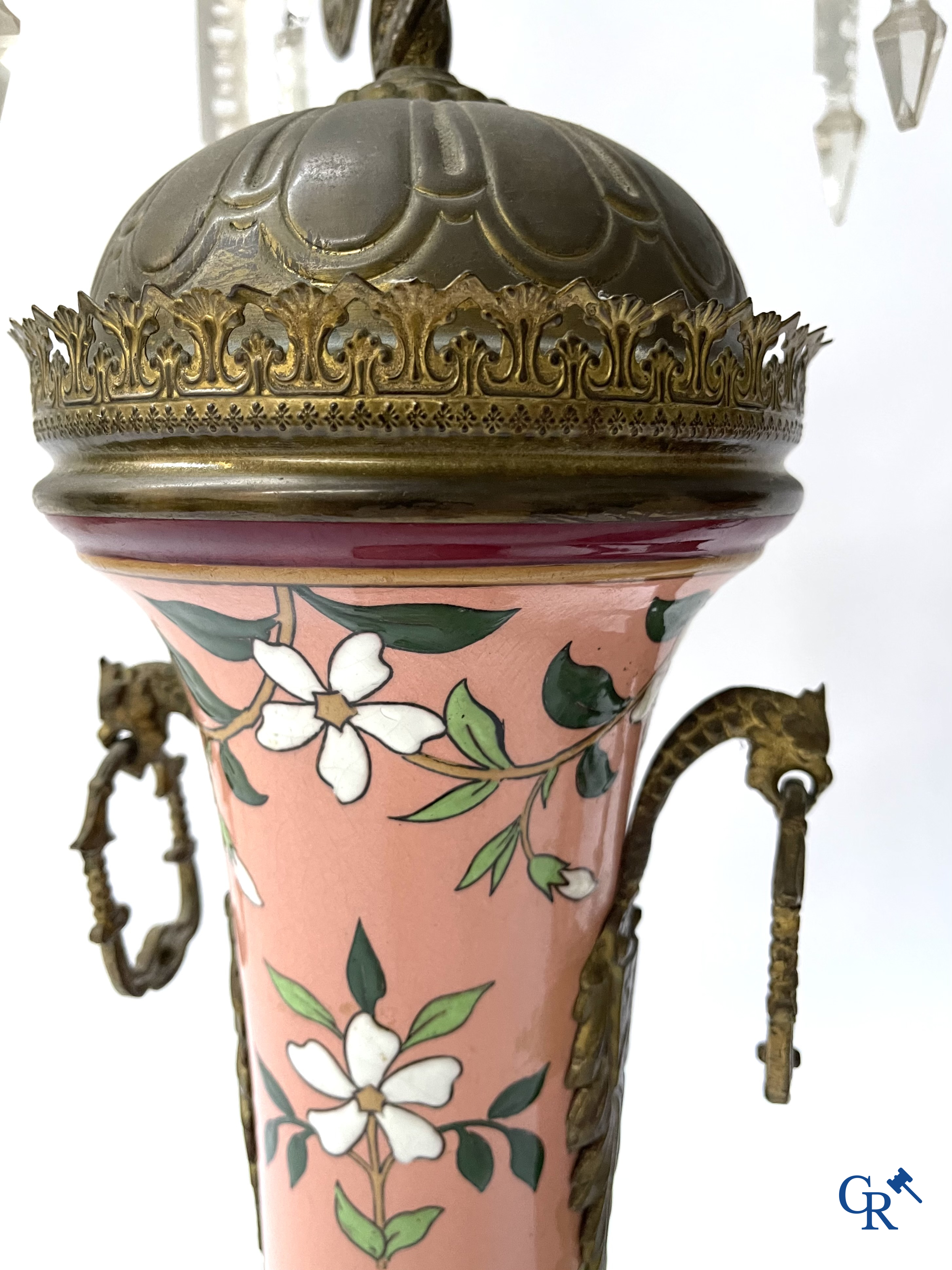Une importante garniture de cheminée en faïence émaillée et bronze. Art nouveau. Vers 1900.