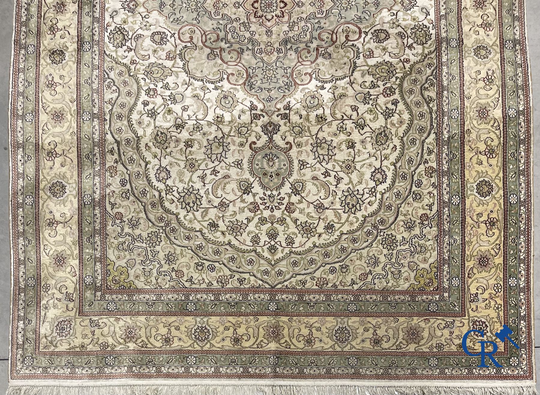 Tapis: Hereke. Grand tapis en soie.