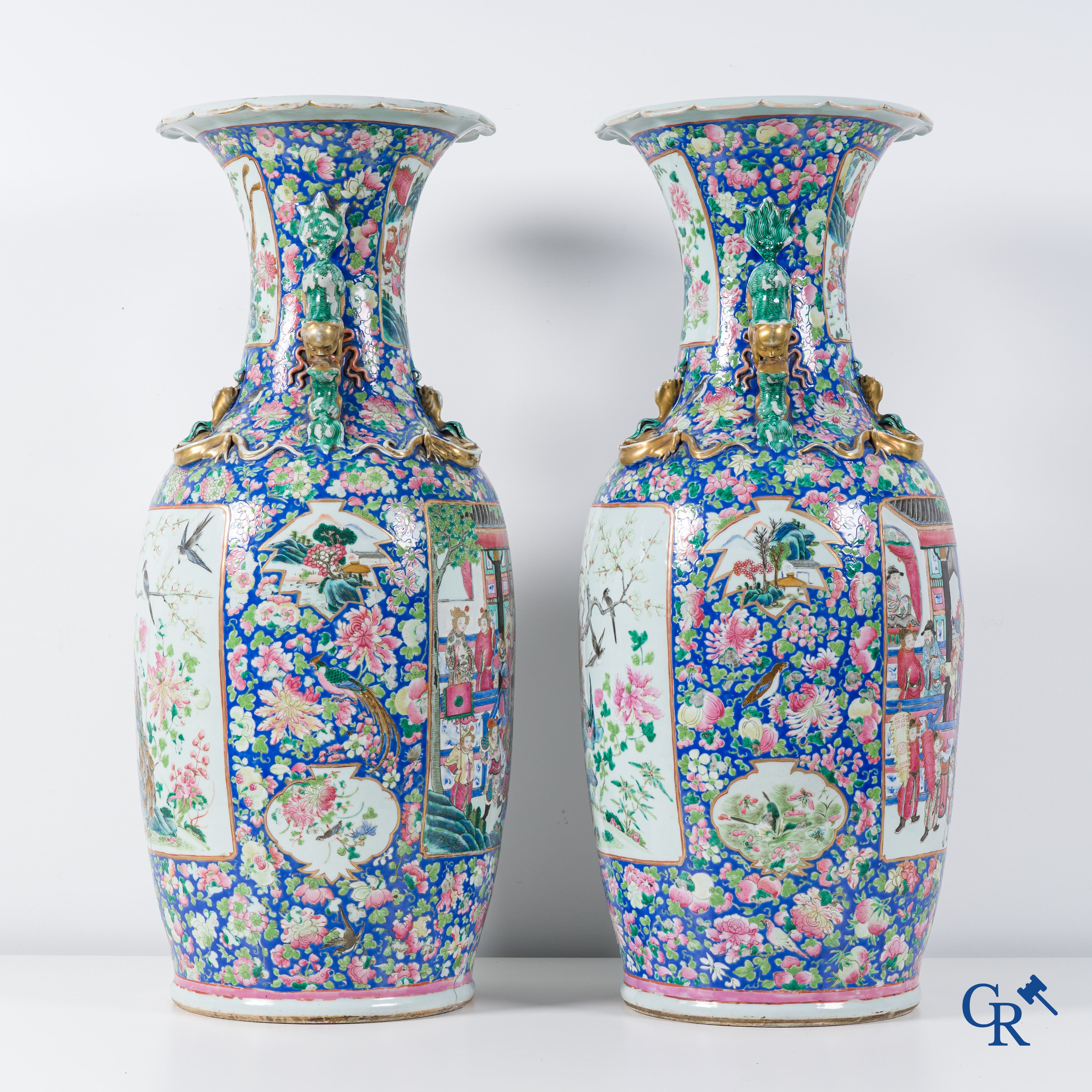 Asian Art: Chinese porcelain. A pair of imposing Chinese vases with famille rose decor. China 19th century.