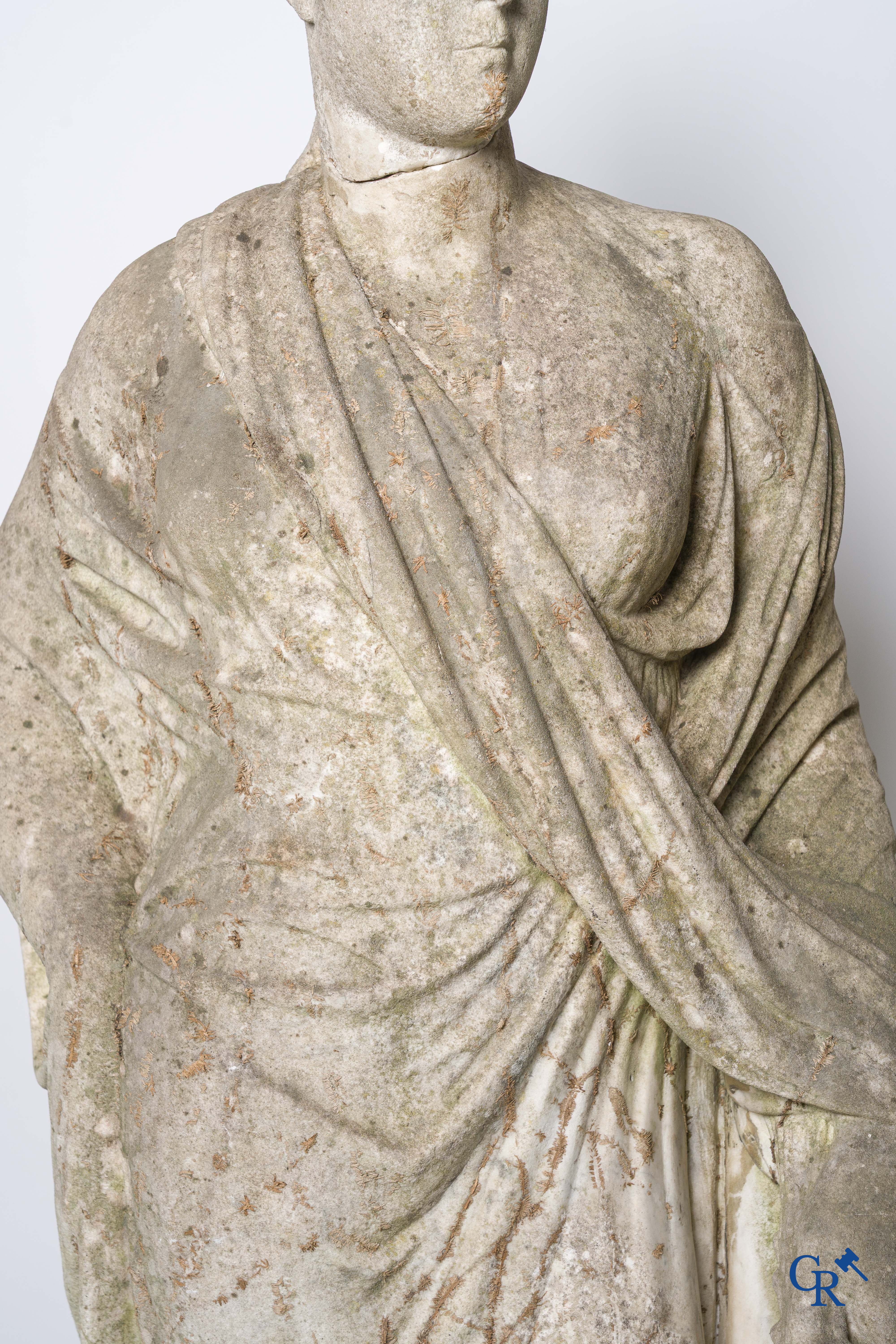 2 Imposante sculpturen in gebeeldhouwd marmer. De Romeinse godin Cerès en de Griekse god Asklepios. Circa 1700-1750.