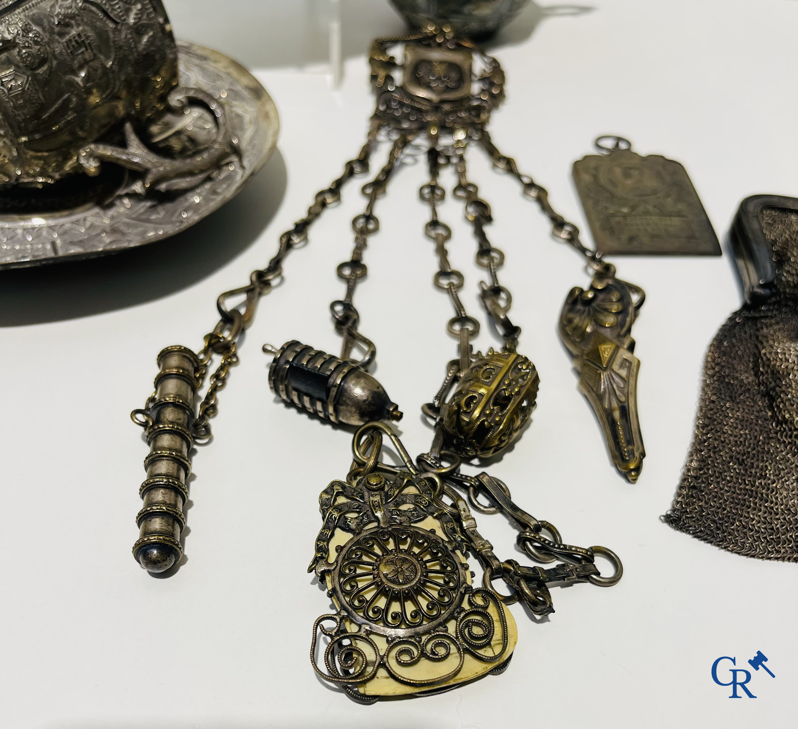 Beautiful lot of display case objects in silver and silver-plated metal, 2 Neapolitan santons attached. (late XVIII century)