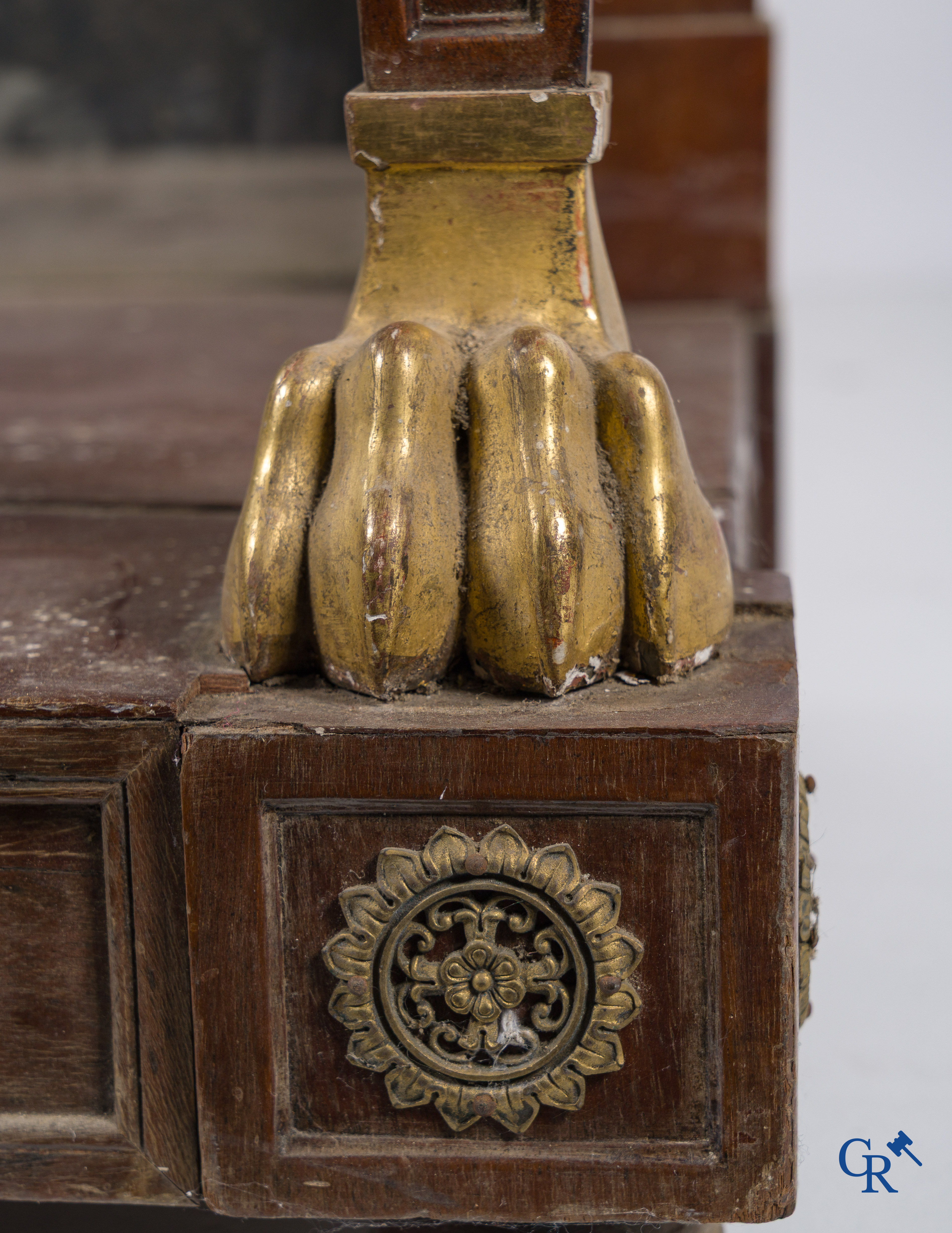 Empire tijdperk, een console in mahonie met vergulde Egyptische bustes. Gemerkt Jacob. Circa 1810.