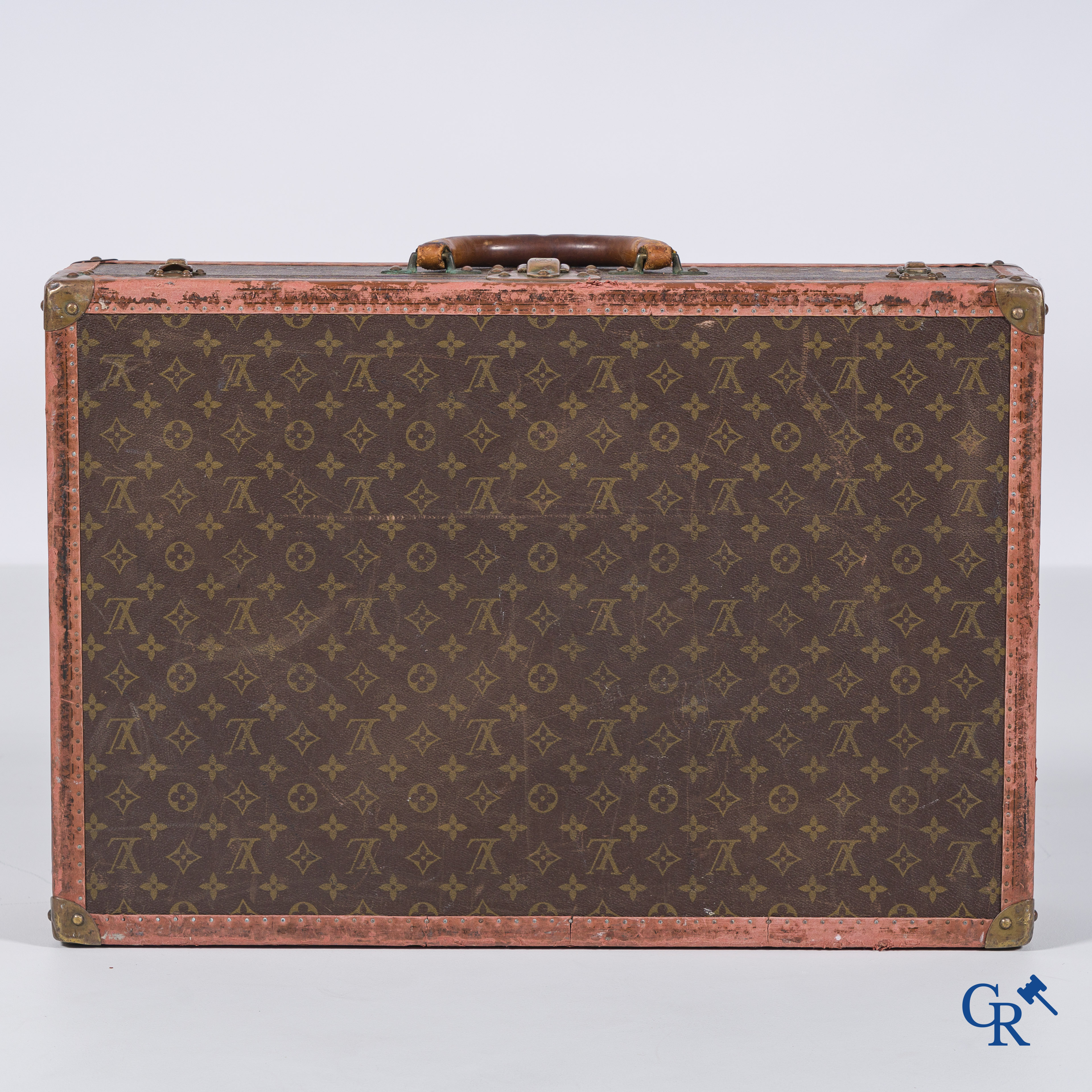 Louis Vuitton, 2 suitcases of which 1 with a label Av. Marceau 78 bis Paris and numbered 982010.