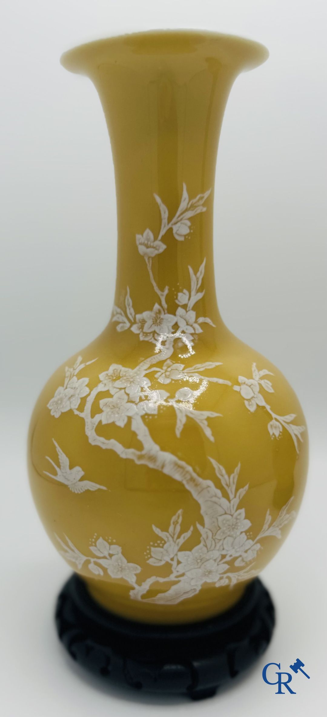 Chinese porcelain: Pair of Chinese vases with a floral decor on a yellow glazed surface. 20th century.