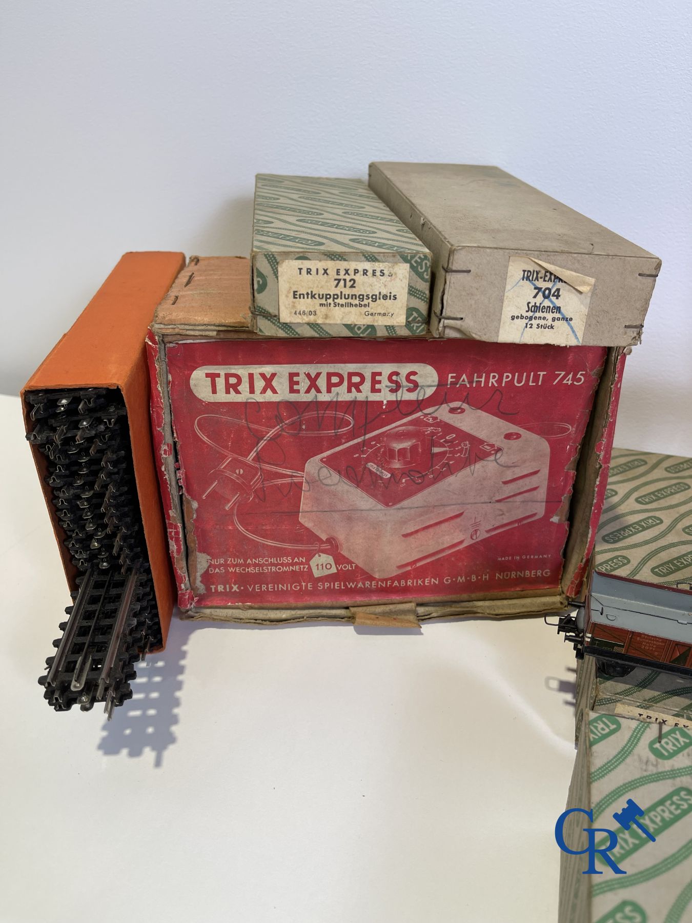 Jouets anciens: Chemin de Fer. Trix Allemagne, Trix Express, Lot avec locomotive, wagons, grand lot de rails et accessoires.