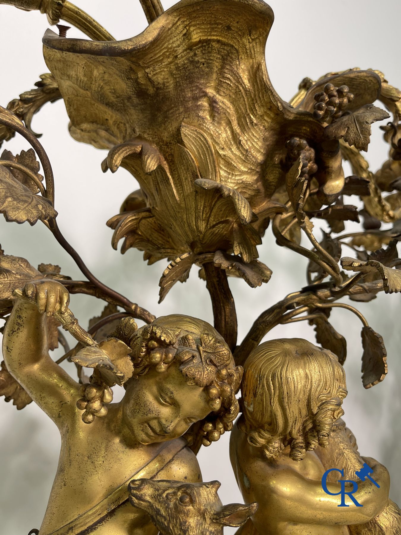 Important paire de chandeliers en bronze doré avec putti, style LXVI. Epoque Napoléon III.